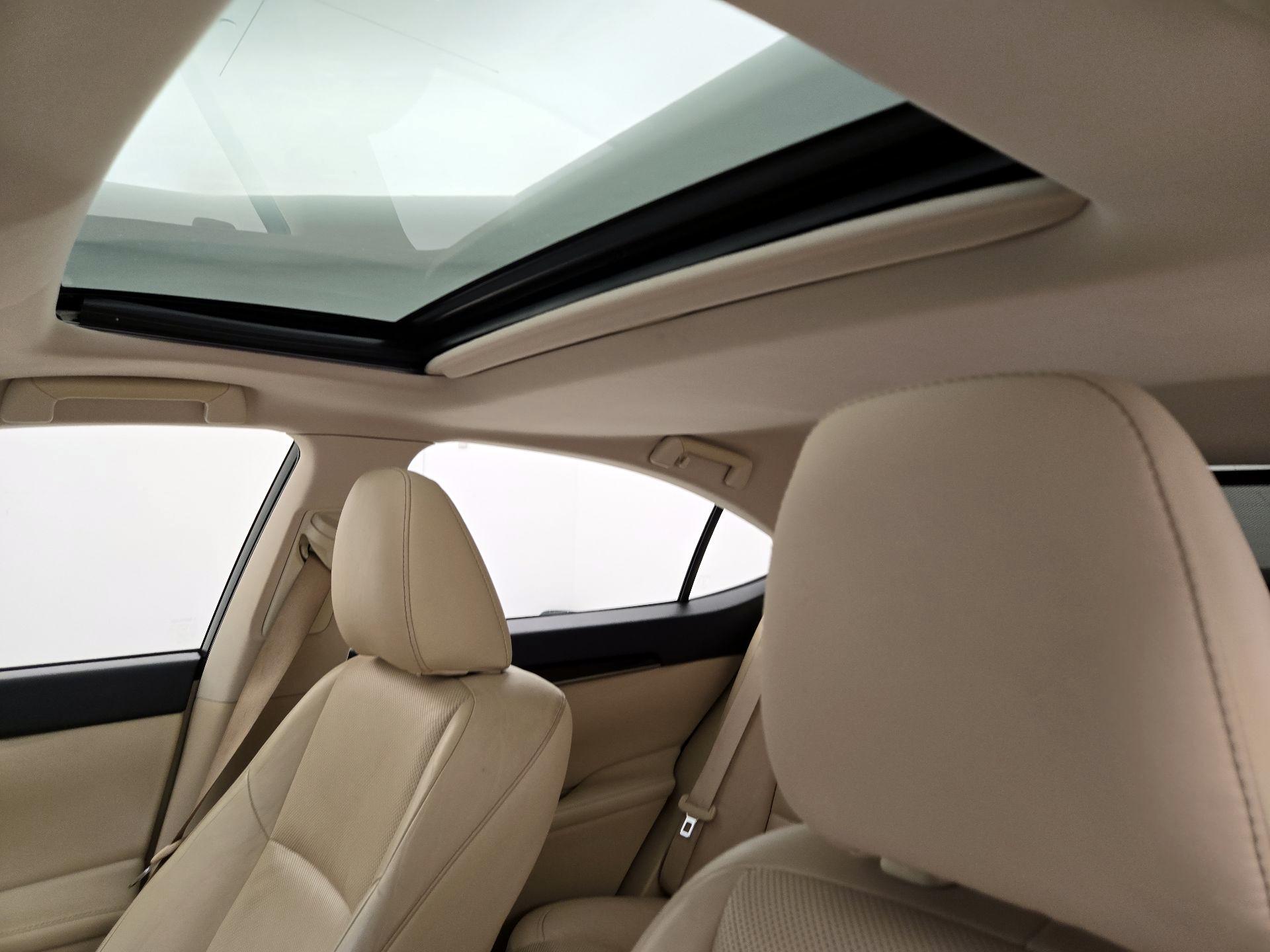 Thumbnail: 2015 Lexus ES - 18