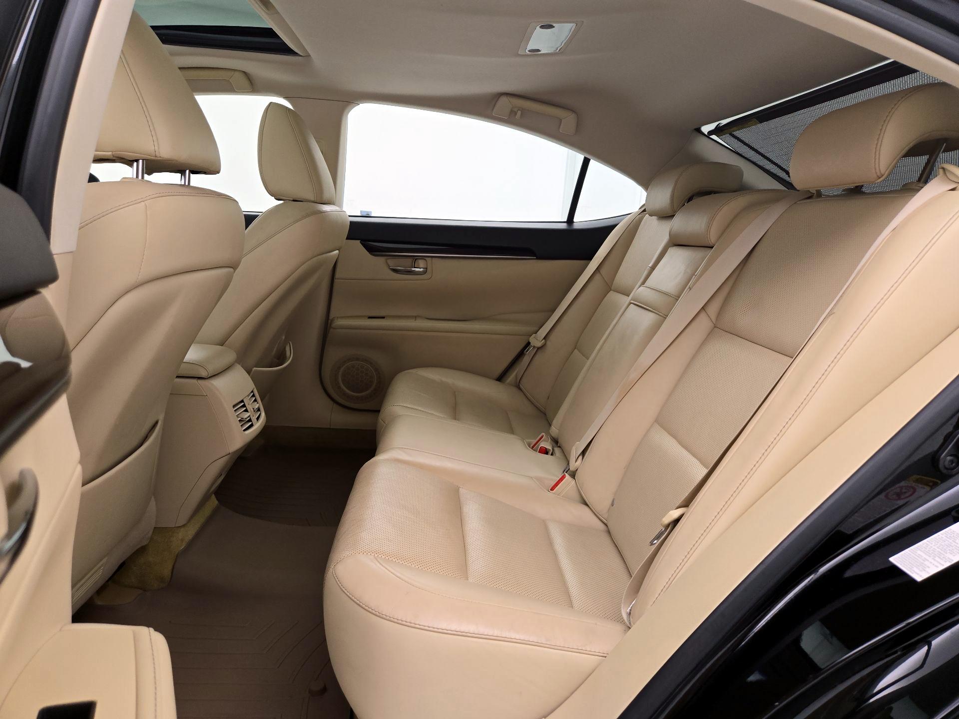 Thumbnail: 2015 Lexus ES - 19