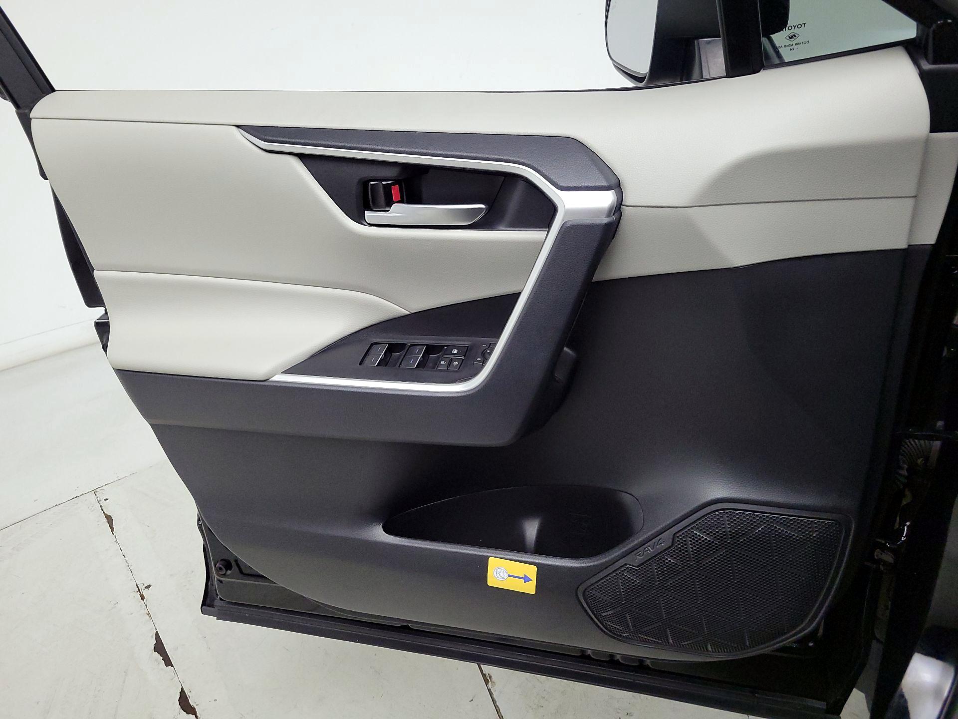 Thumbnail: 2024 Toyota RAV4 - 12