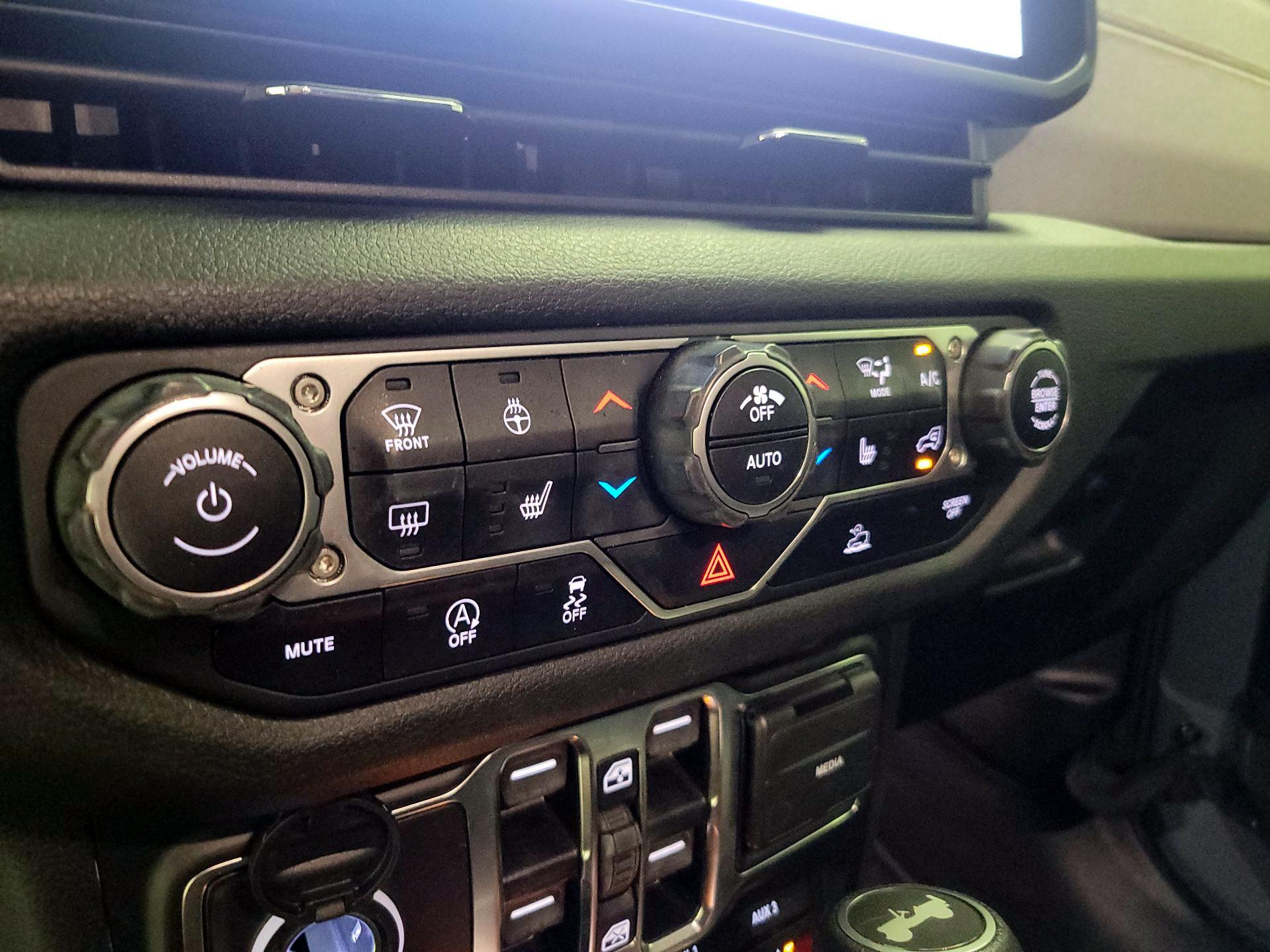 Thumbnail: 2024 Jeep Wrangler - 15