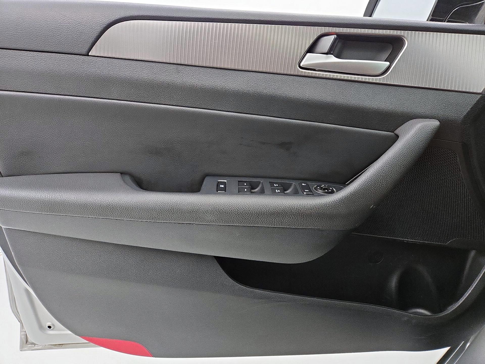 Thumbnail: 2019 Hyundai Sonata - 12