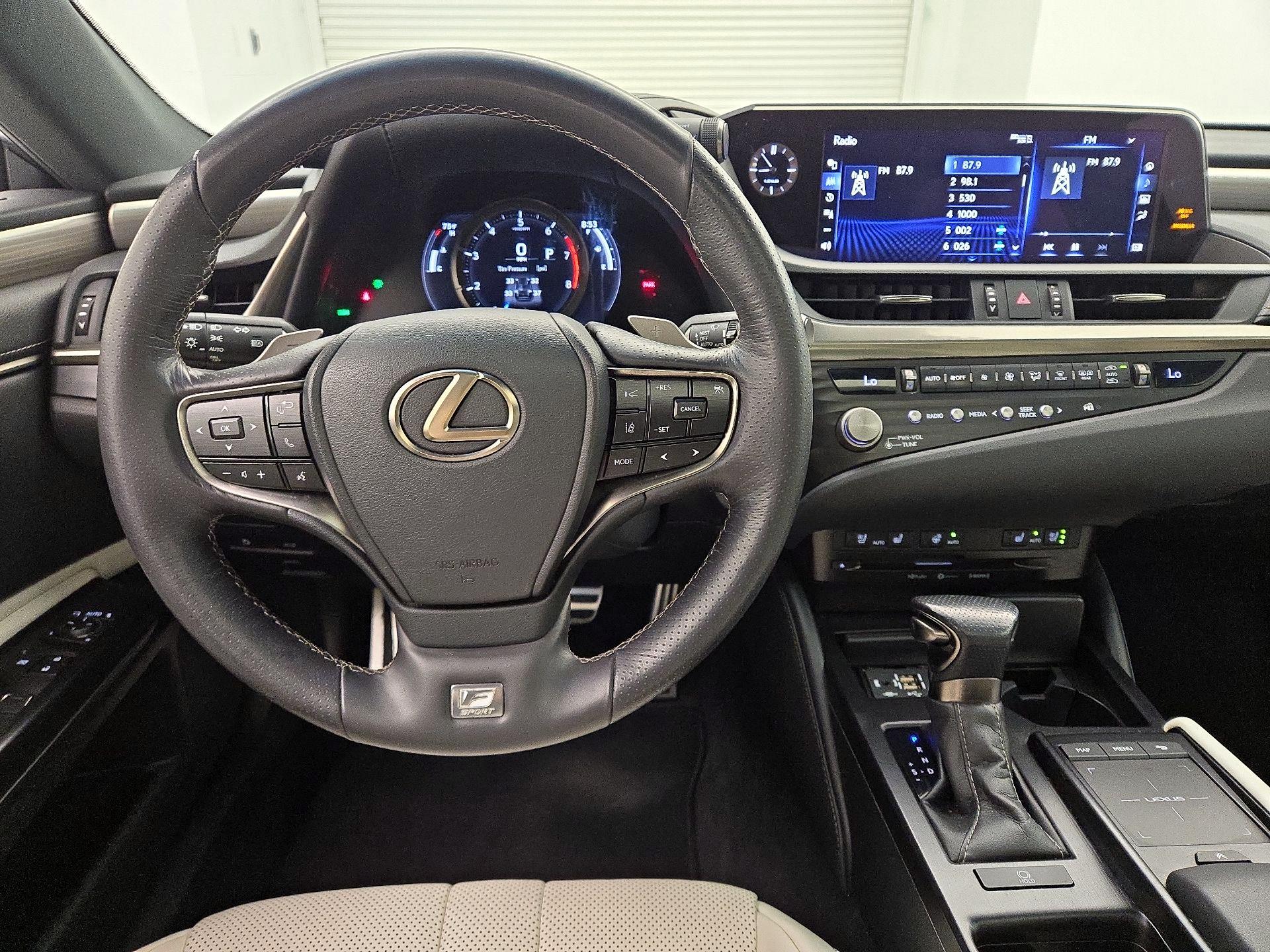 Thumbnail: 2021 Lexus ES - 10