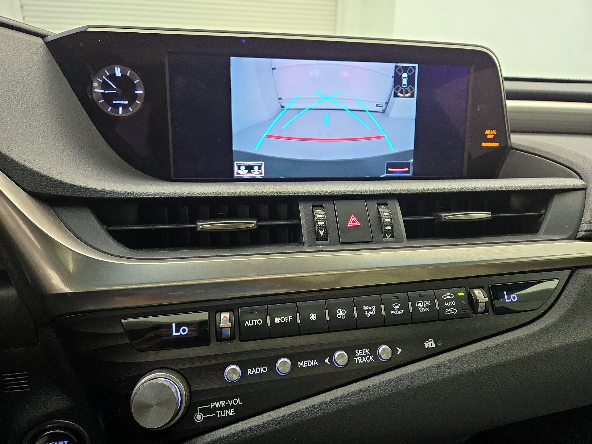 Thumbnail: 2021 Lexus ES - 14