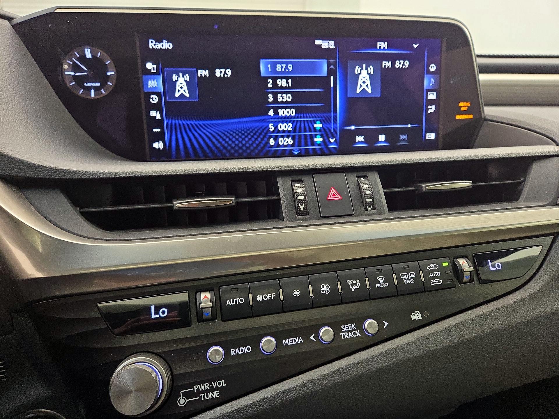 Thumbnail: 2021 Lexus ES - 15
