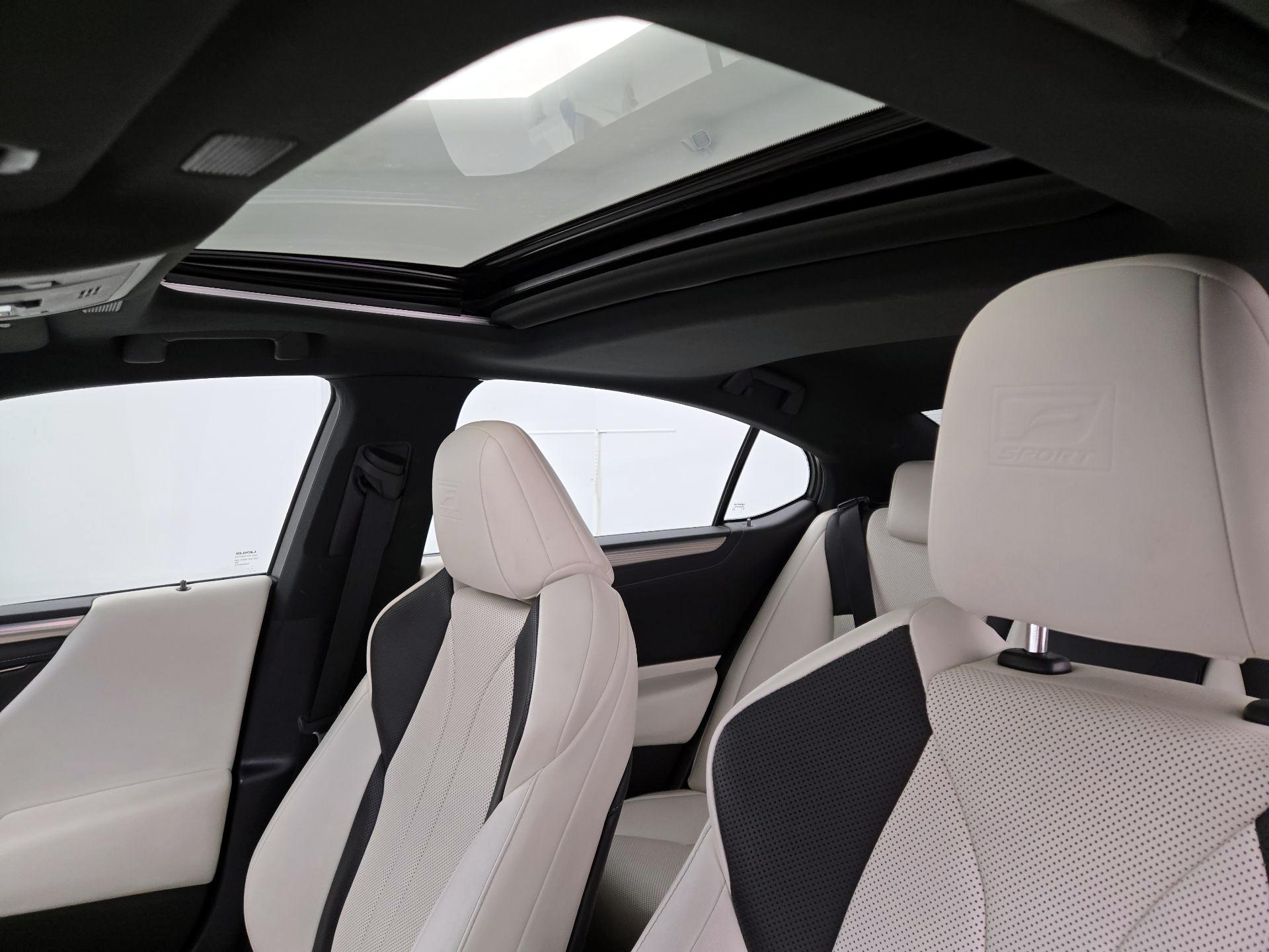 Thumbnail: 2021 Lexus ES - 19