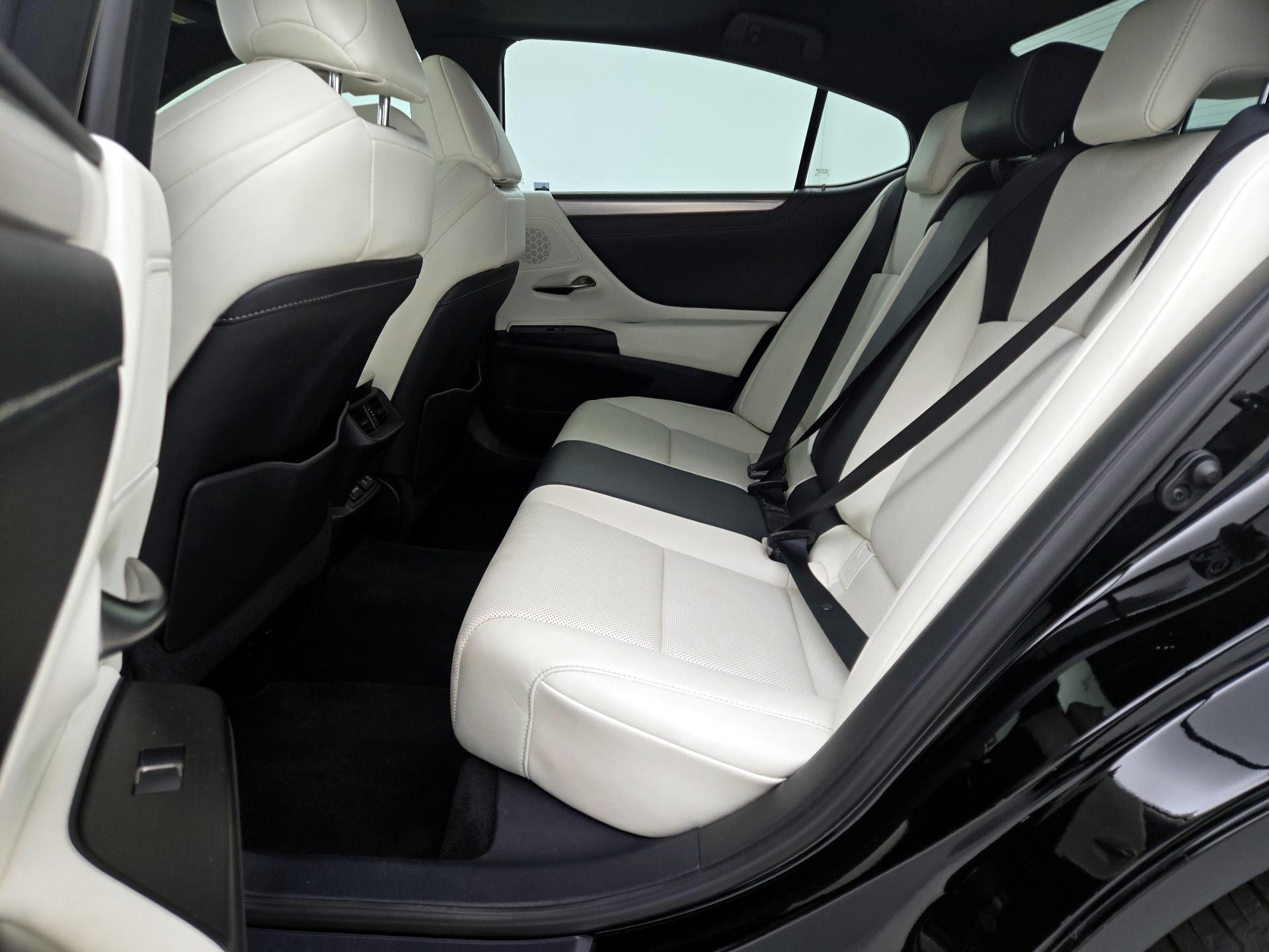 Thumbnail: 2021 Lexus ES - 20