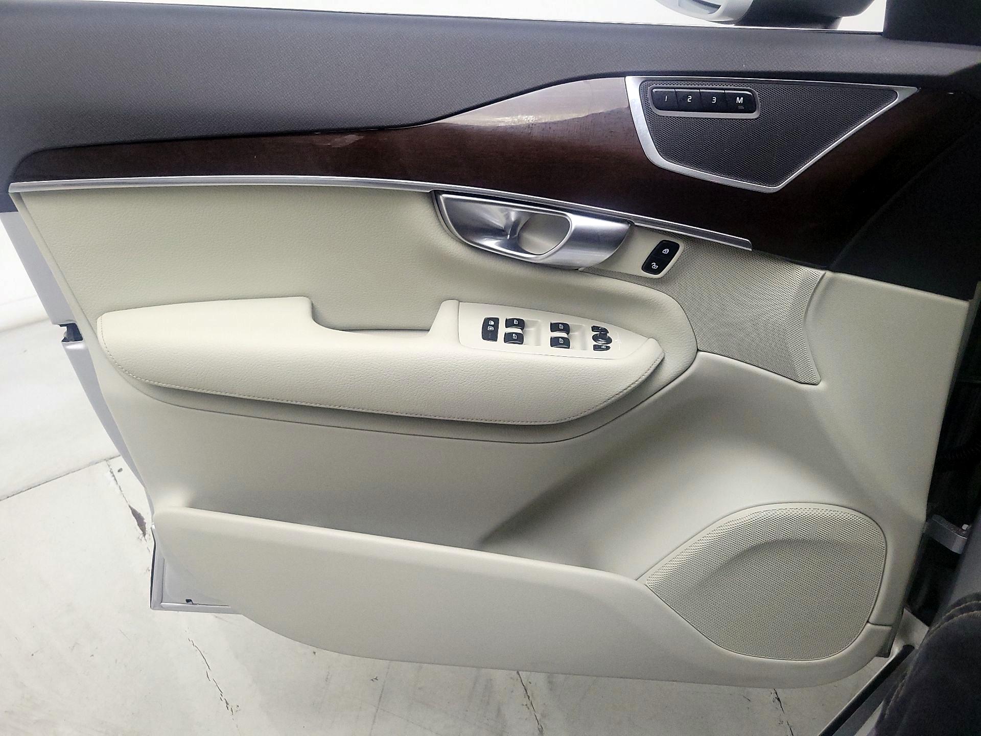 Thumbnail: 2019 Volvo XC90 - 12