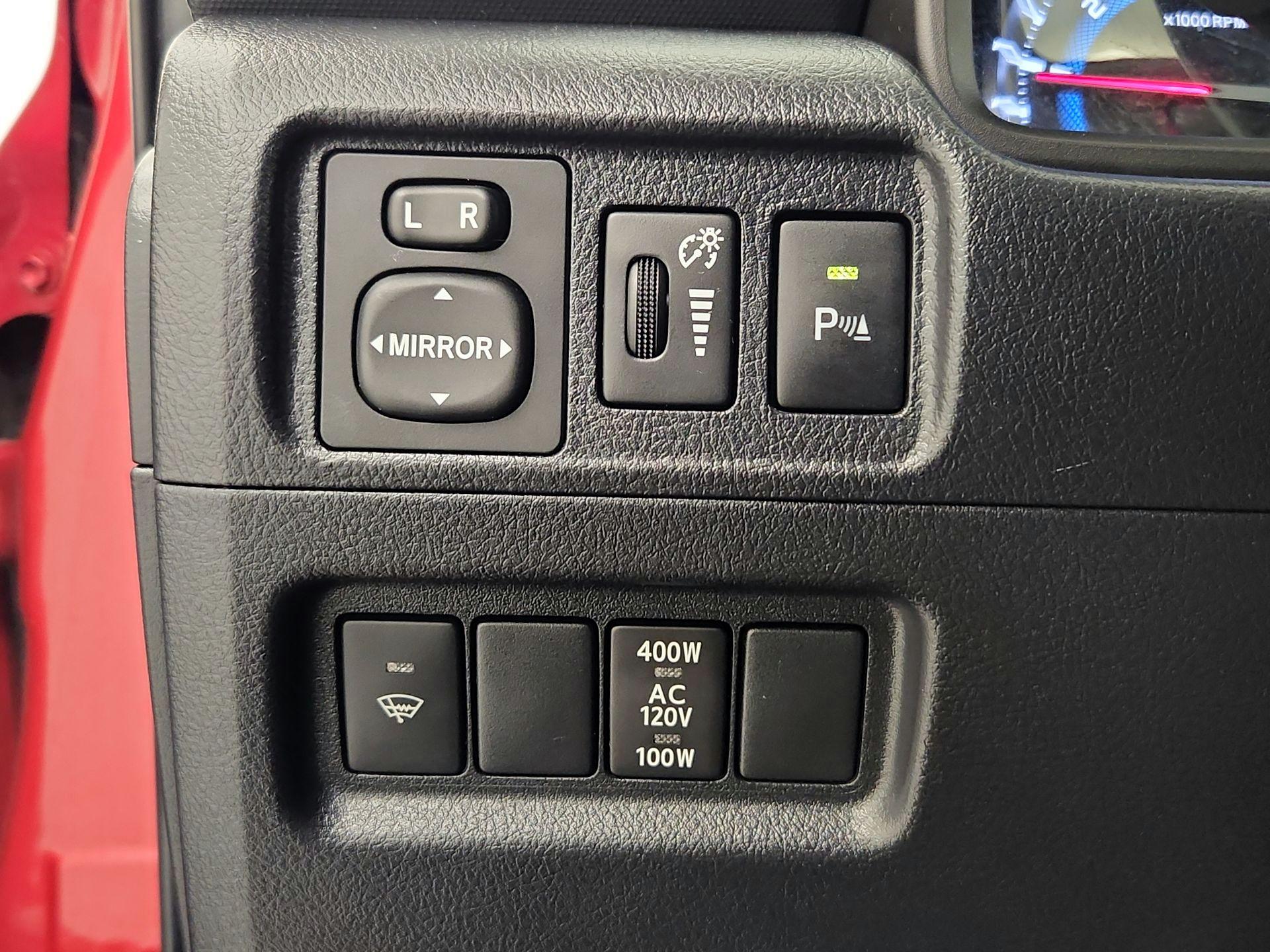 Thumbnail: 2015 Toyota 4Runner - 13