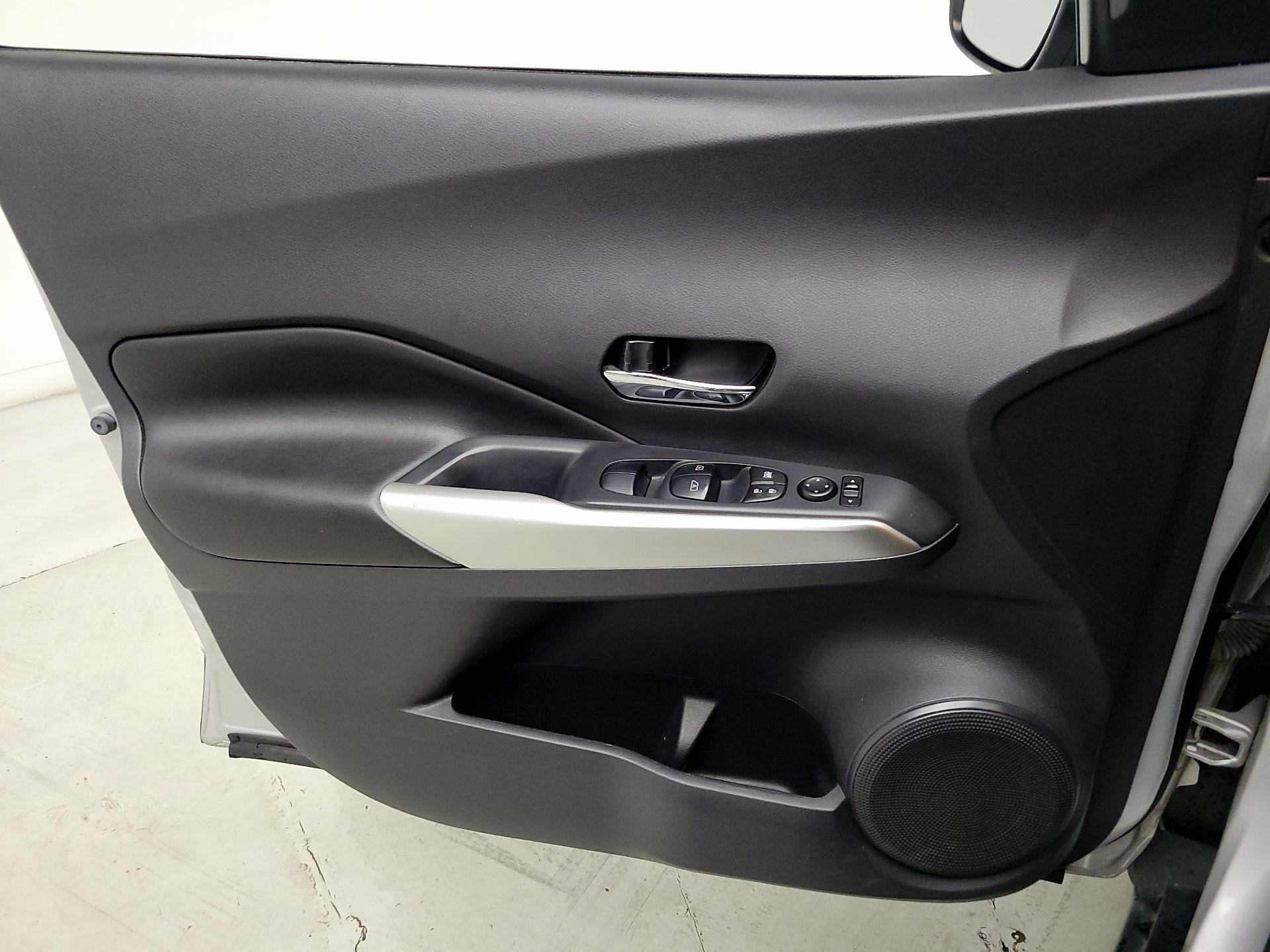 Thumbnail: 2019 Nissan Kicks - 12