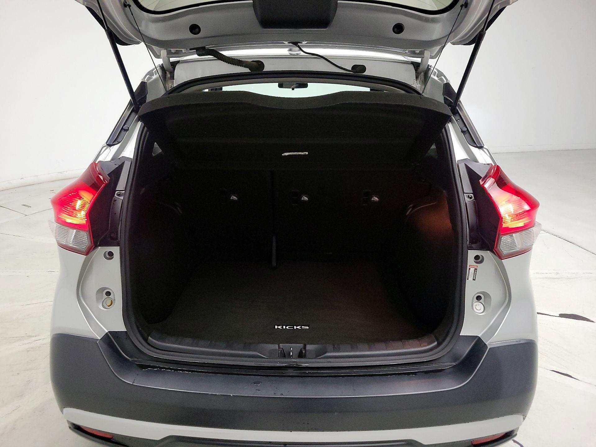 Thumbnail: 2019 Nissan Kicks - 19