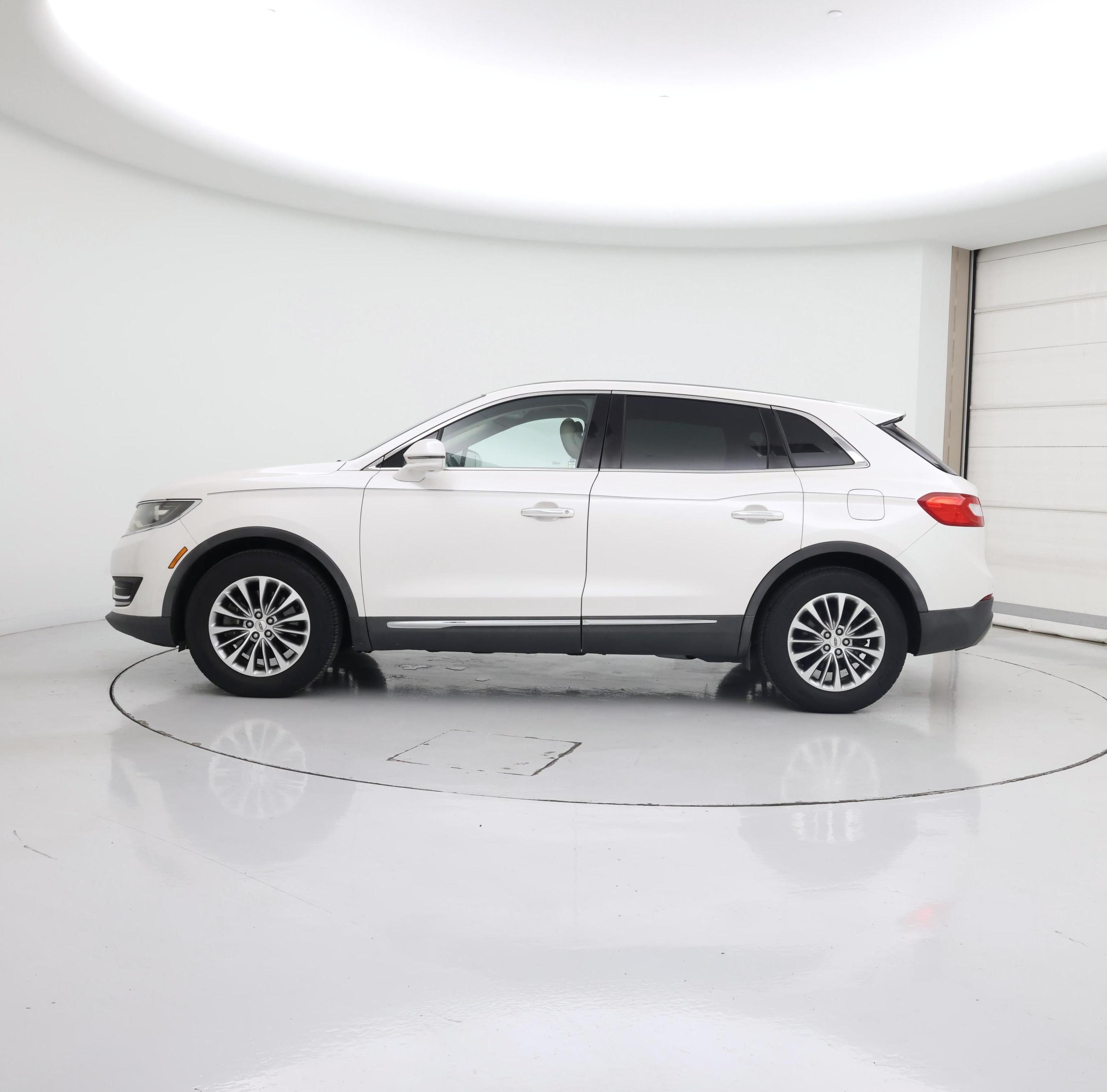 Thumbnail: 2016 Lincoln MKX - 3