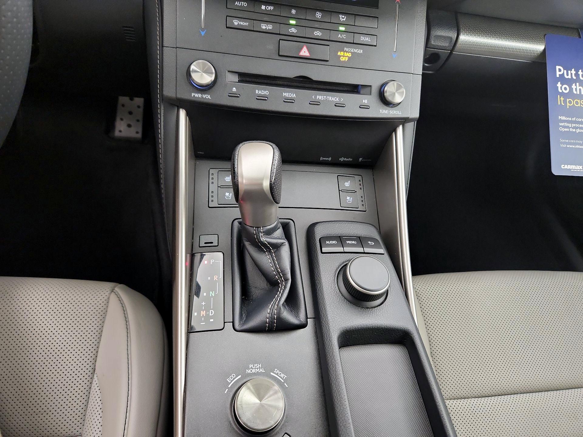 Thumbnail: 2016 Lexus IS - 17