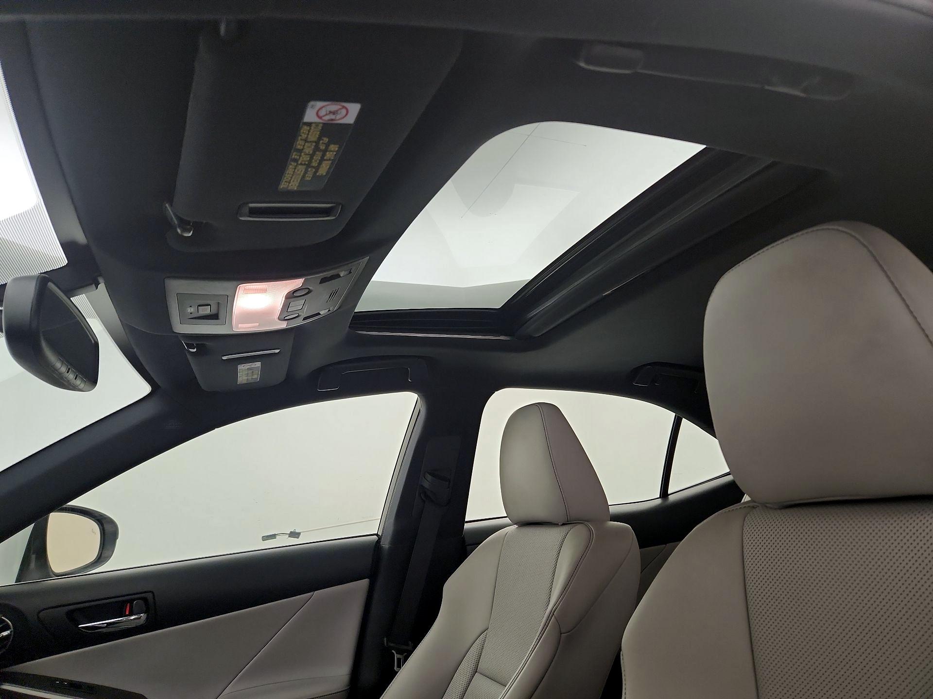 Thumbnail: 2016 Lexus IS - 19