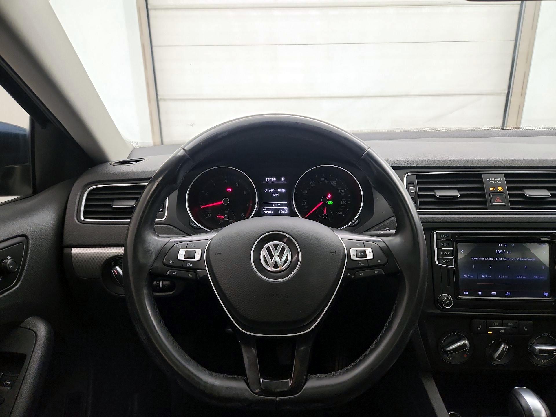Thumbnail: 2017 Volkswagen Jetta - 10