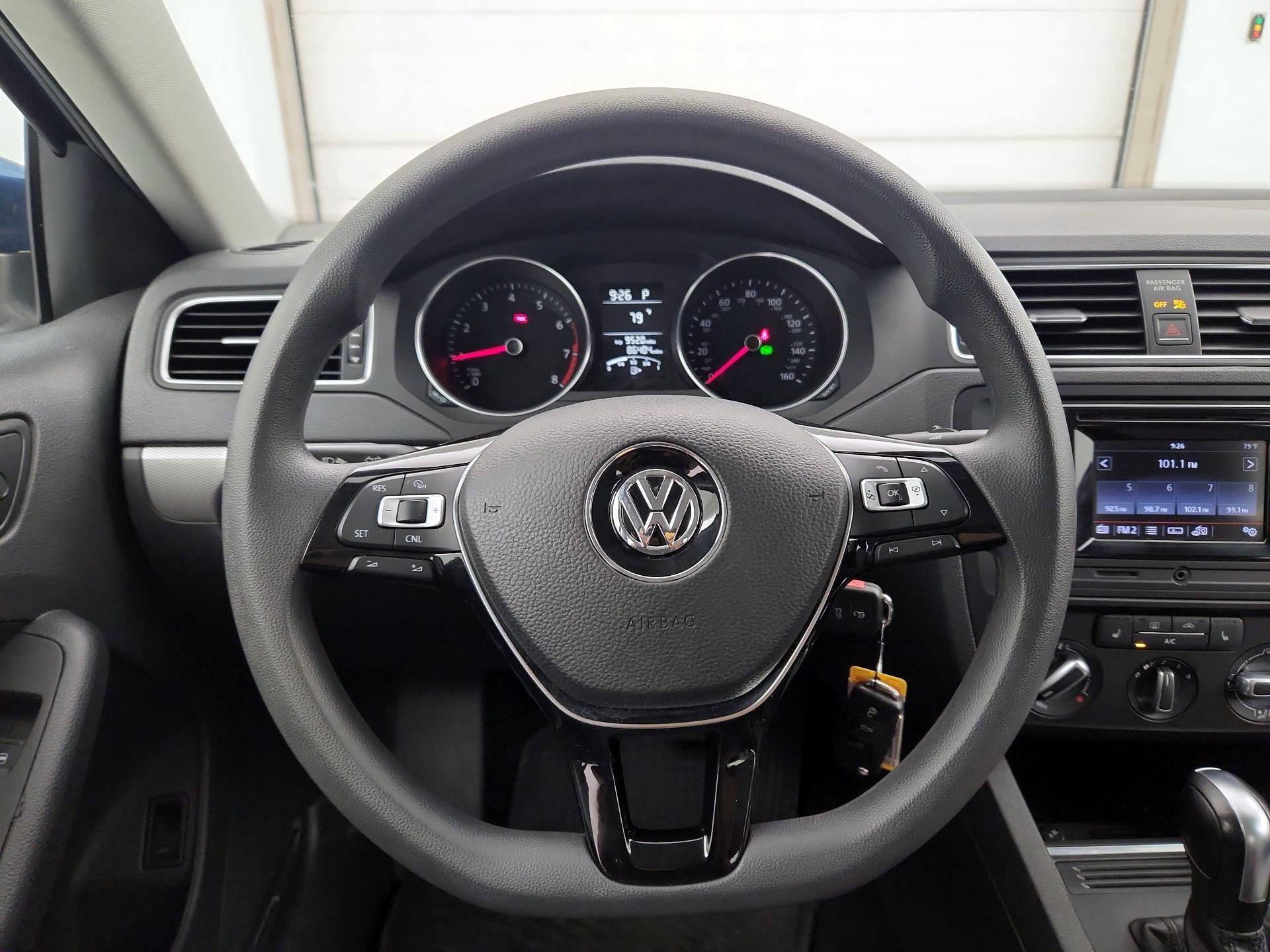 Thumbnail: 2017 Volkswagen Jetta - 10