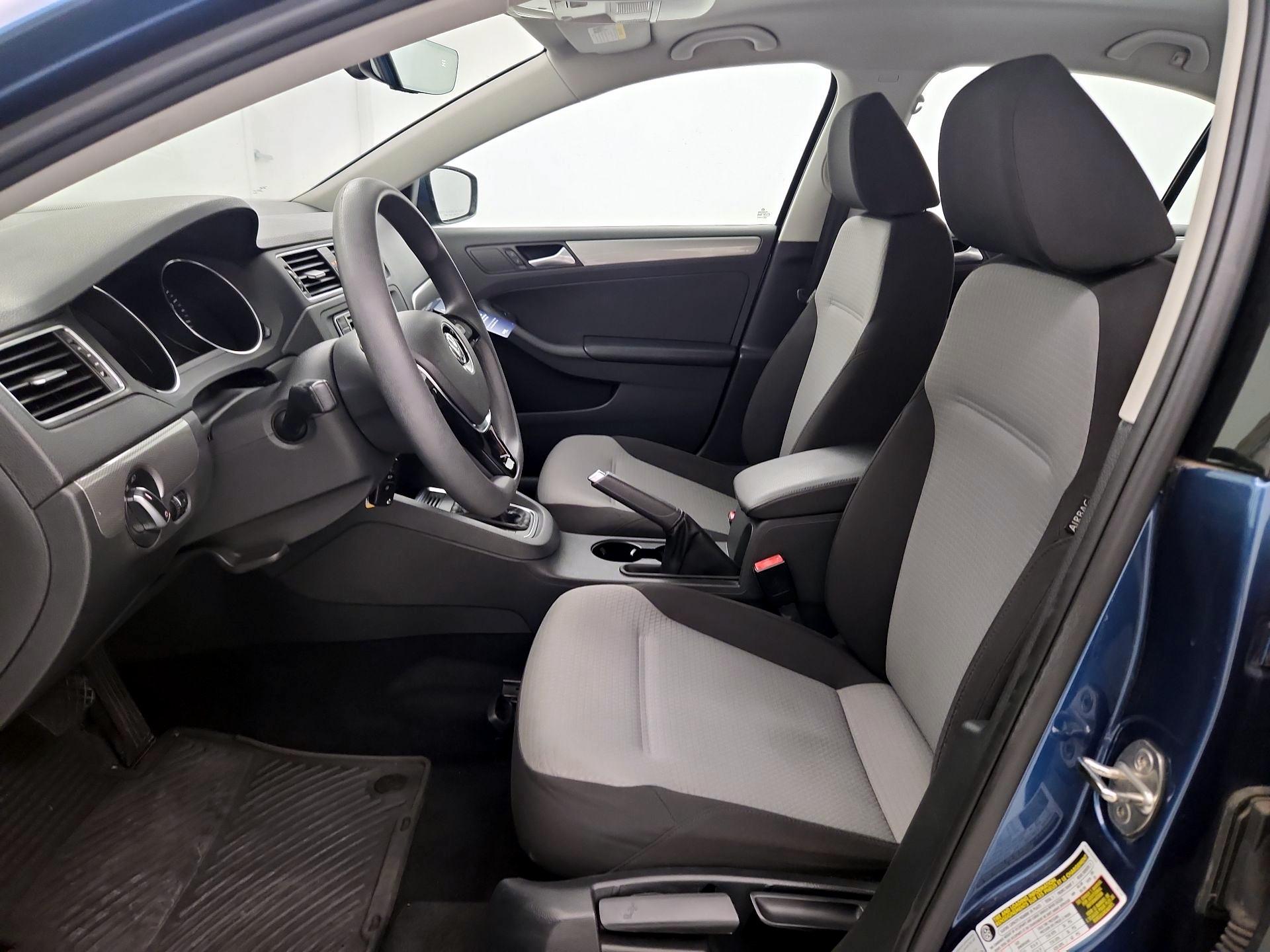 Thumbnail: 2017 Volkswagen Jetta - 11