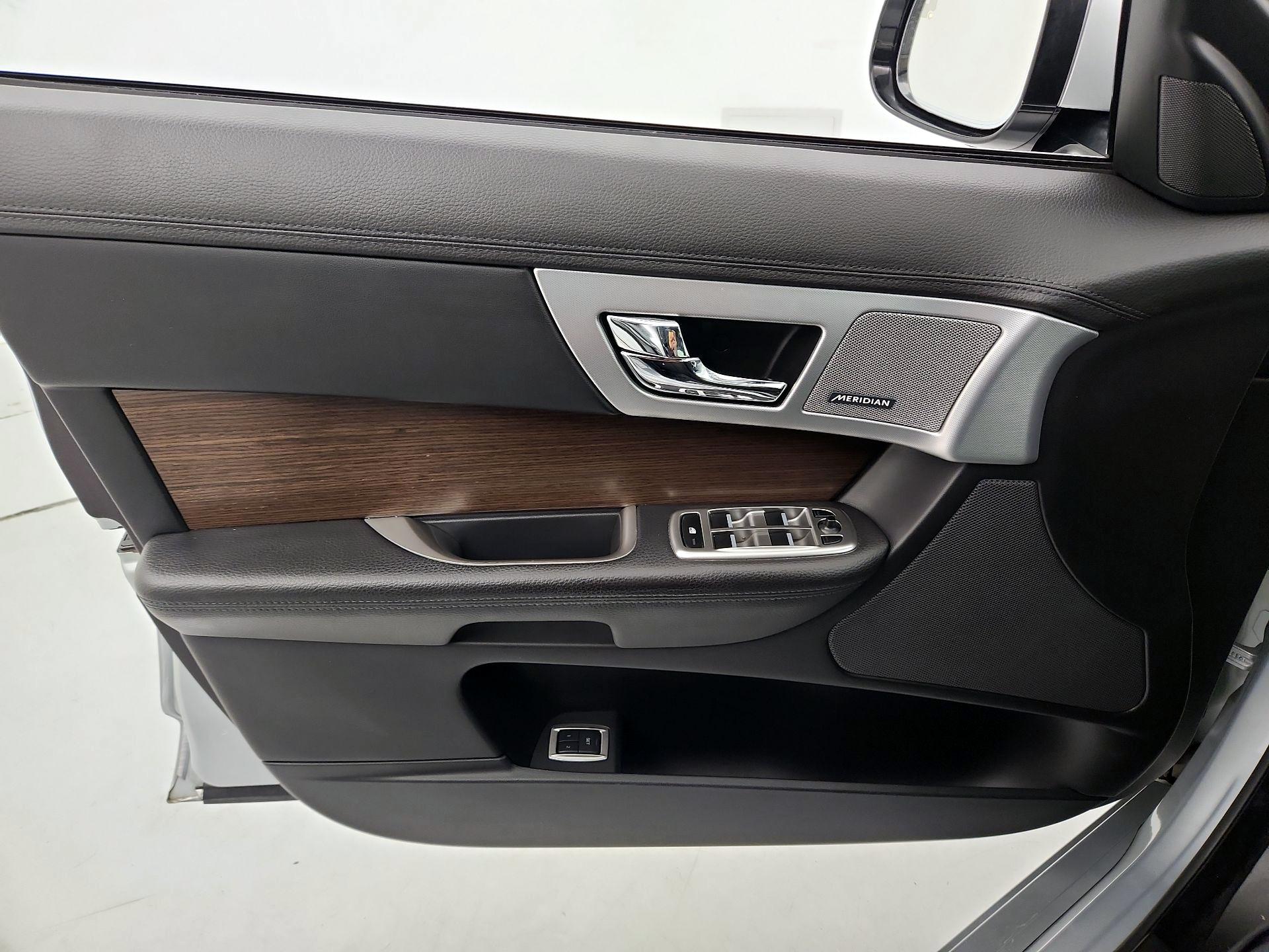 Thumbnail: 2015 Jaguar XF - 12