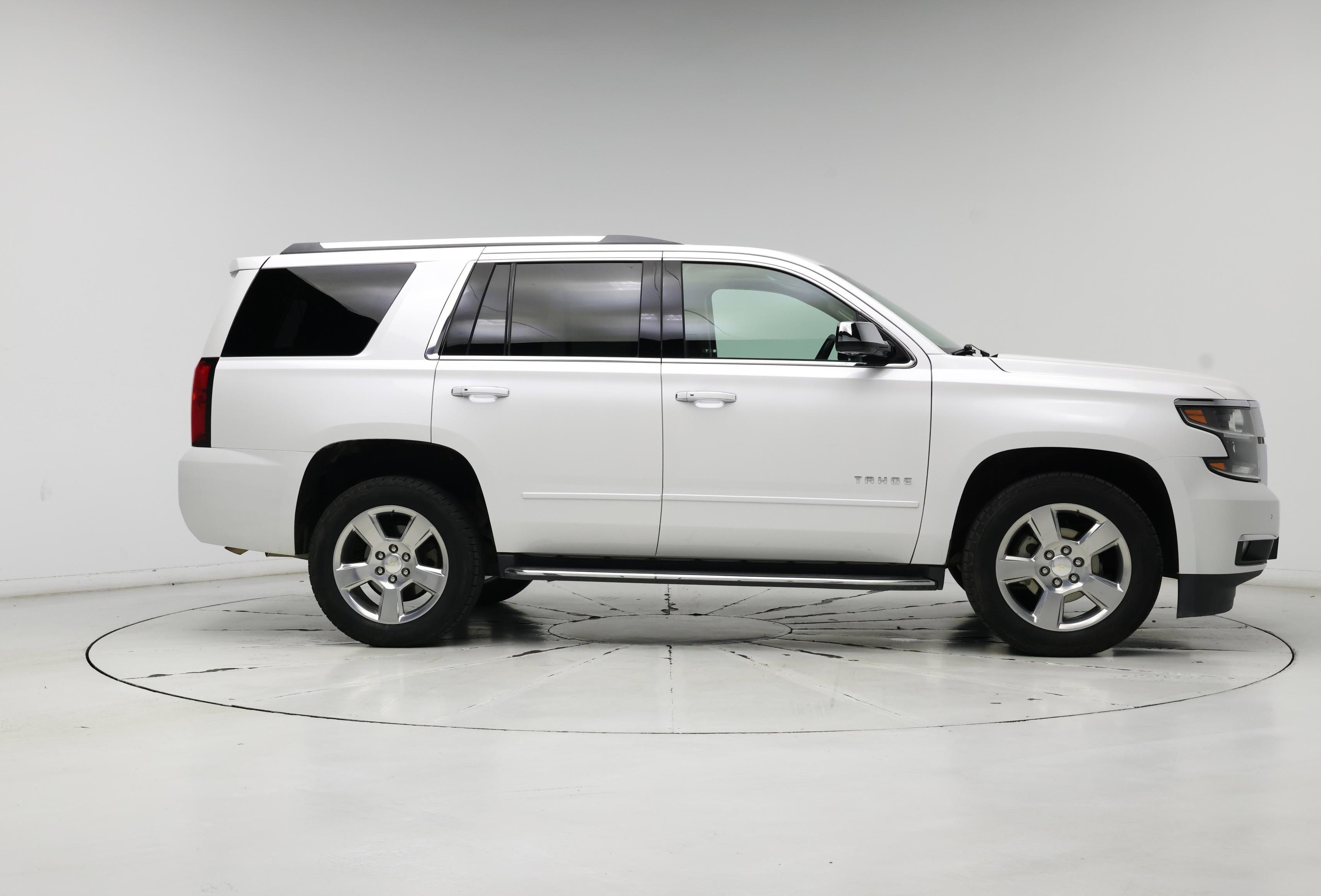 Thumbnail: 2019 Chevrolet Tahoe - 7