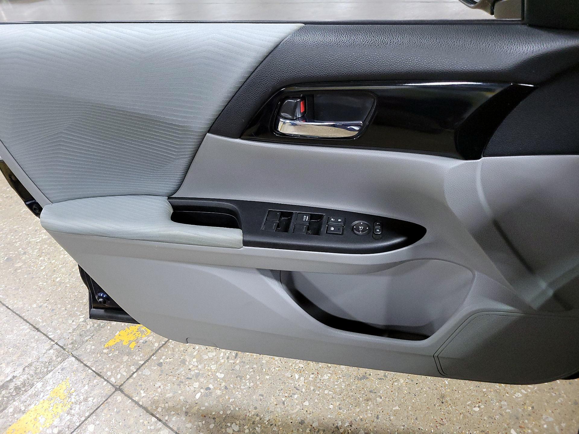 Thumbnail: 2016 Honda Accord - 12