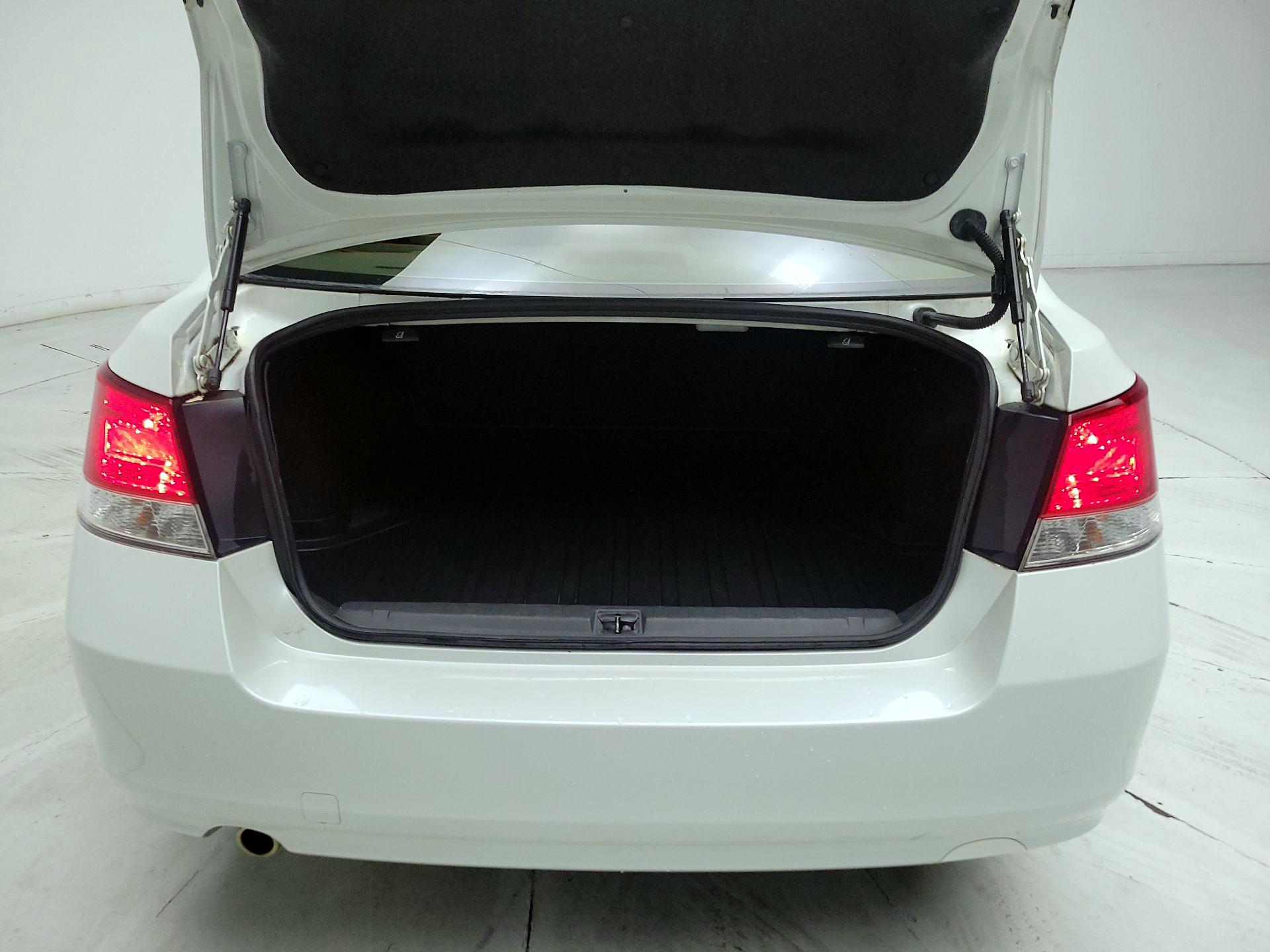 Thumbnail: 2014 Subaru Legacy - 18