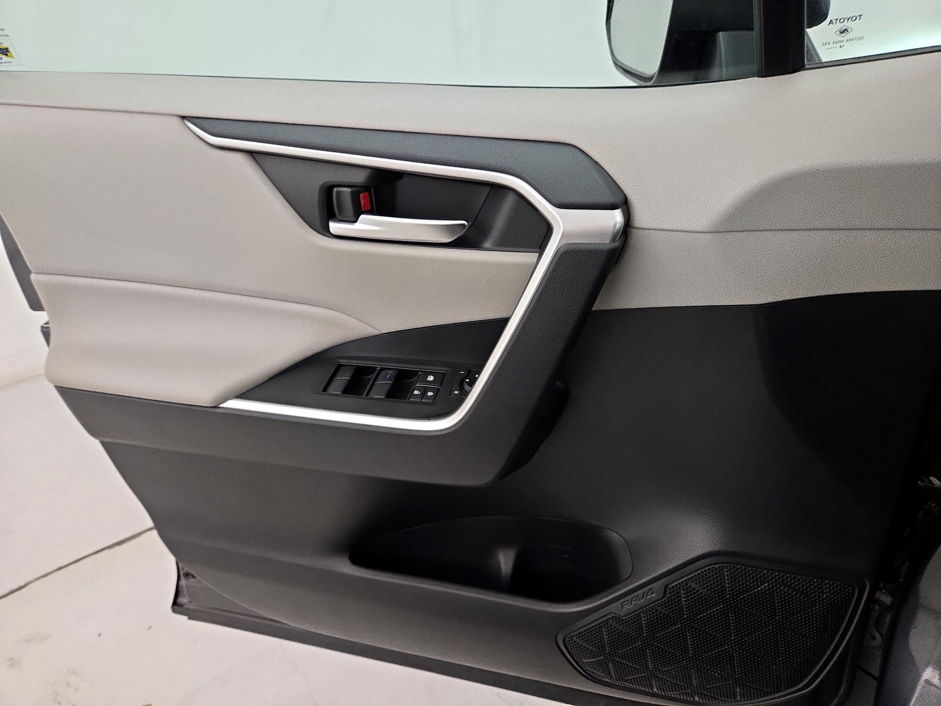 Thumbnail: 2019 Toyota RAV4 - 12