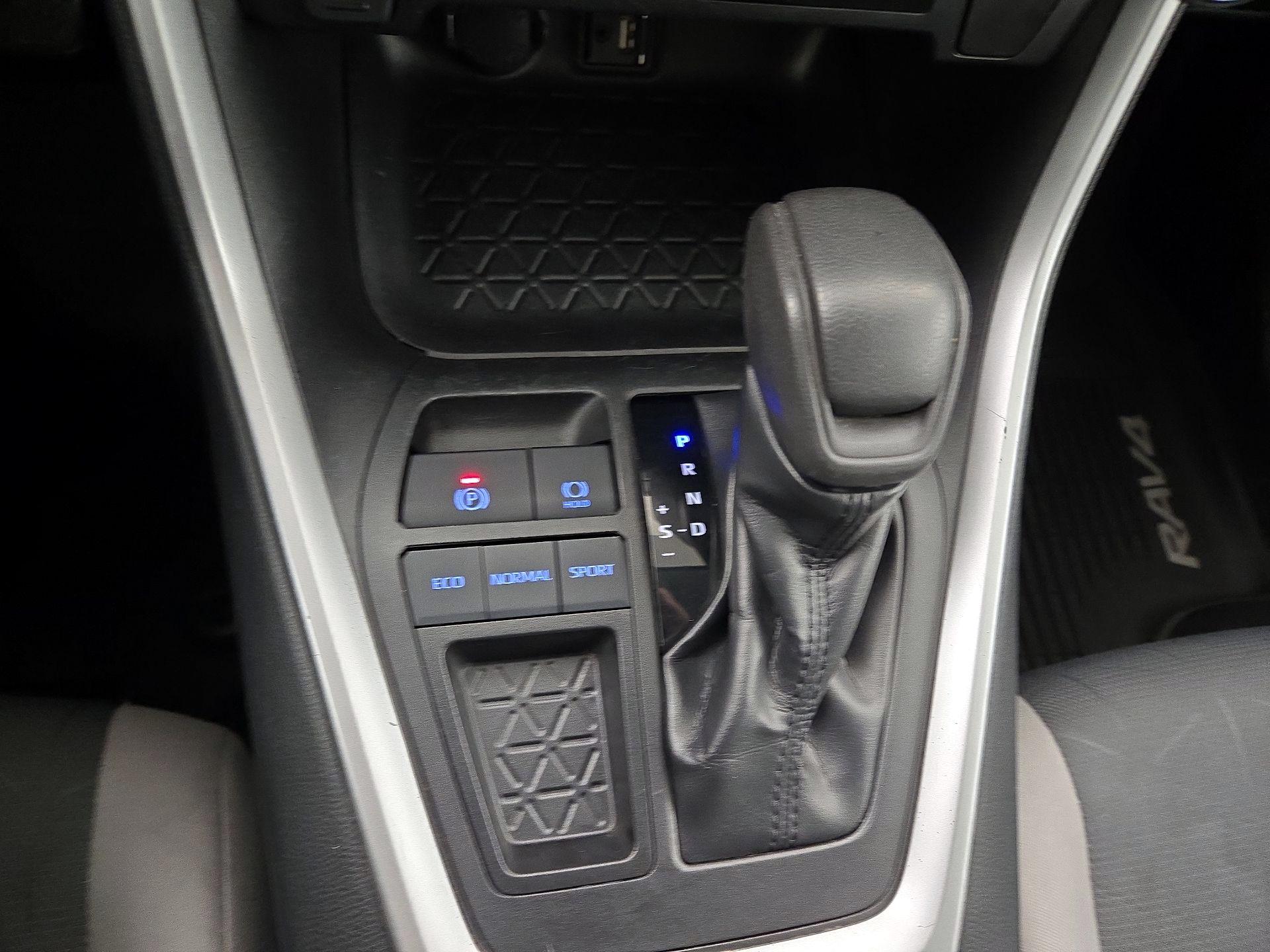 Thumbnail: 2019 Toyota RAV4 - 17