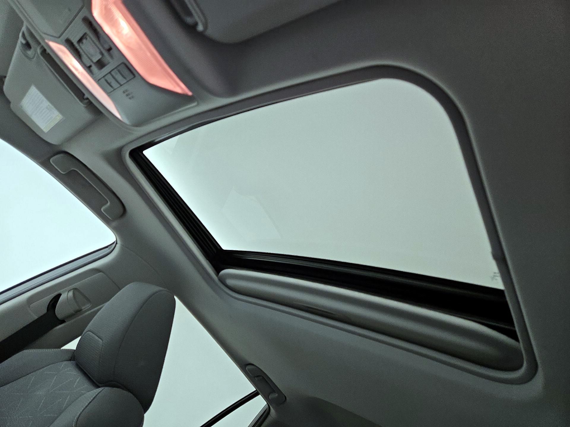 Thumbnail: 2019 Toyota RAV4 - 19