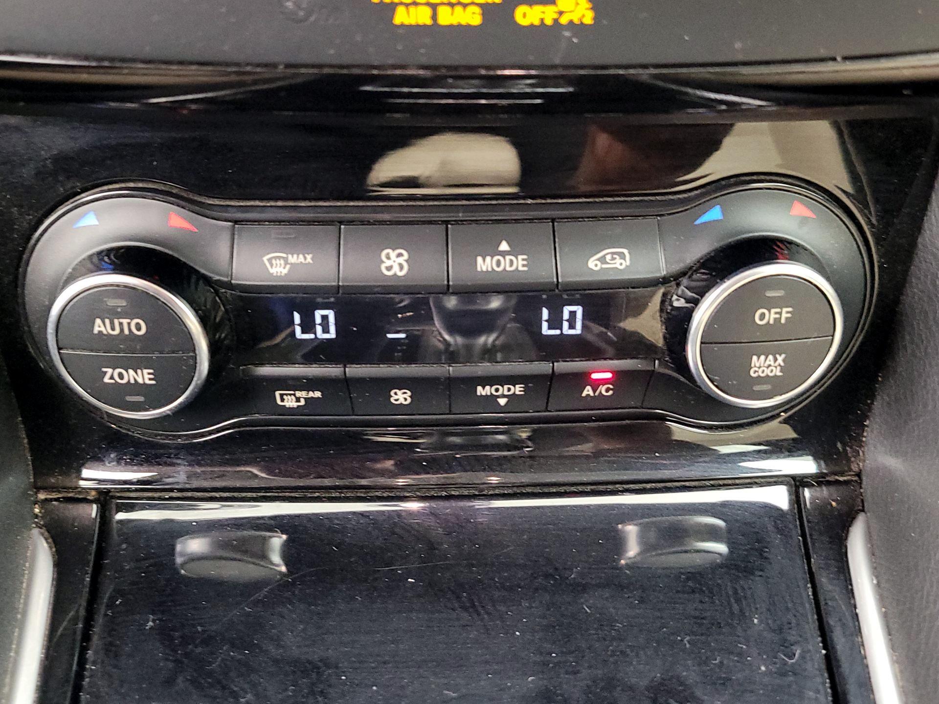 Thumbnail: 2019 INFINITI QX30 - 16