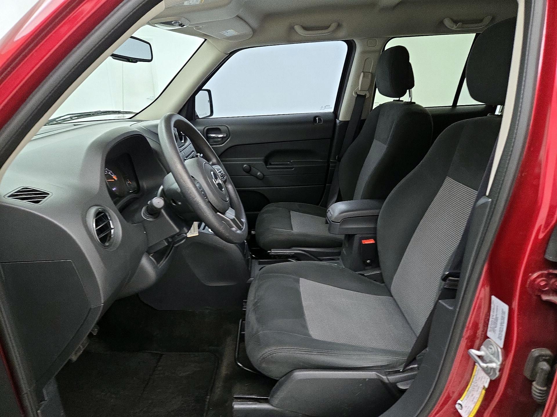 Thumbnail: 2016 Jeep Patriot - 11