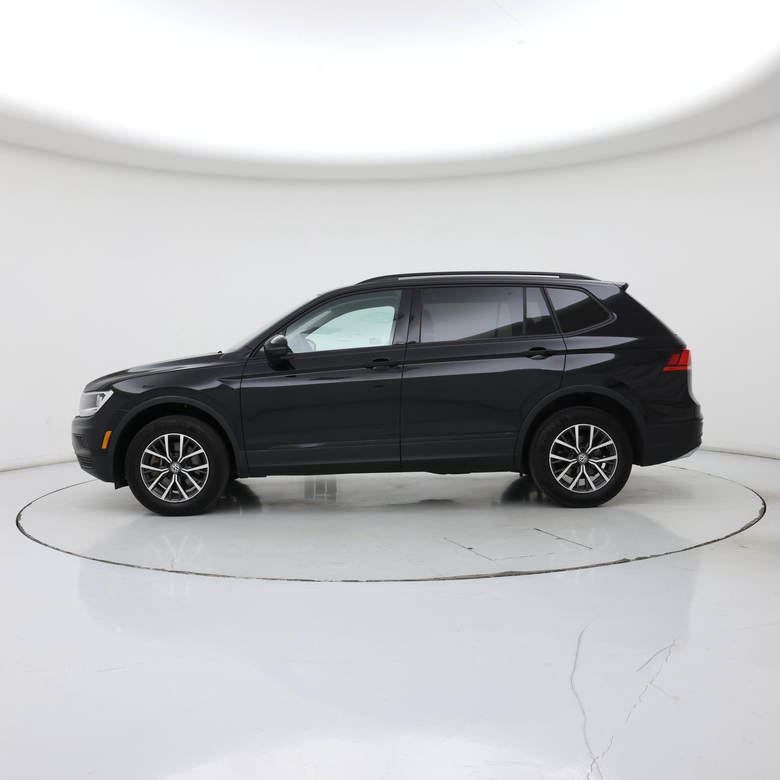 Thumbnail: 2021 Volkswagen Tiguan - 3
