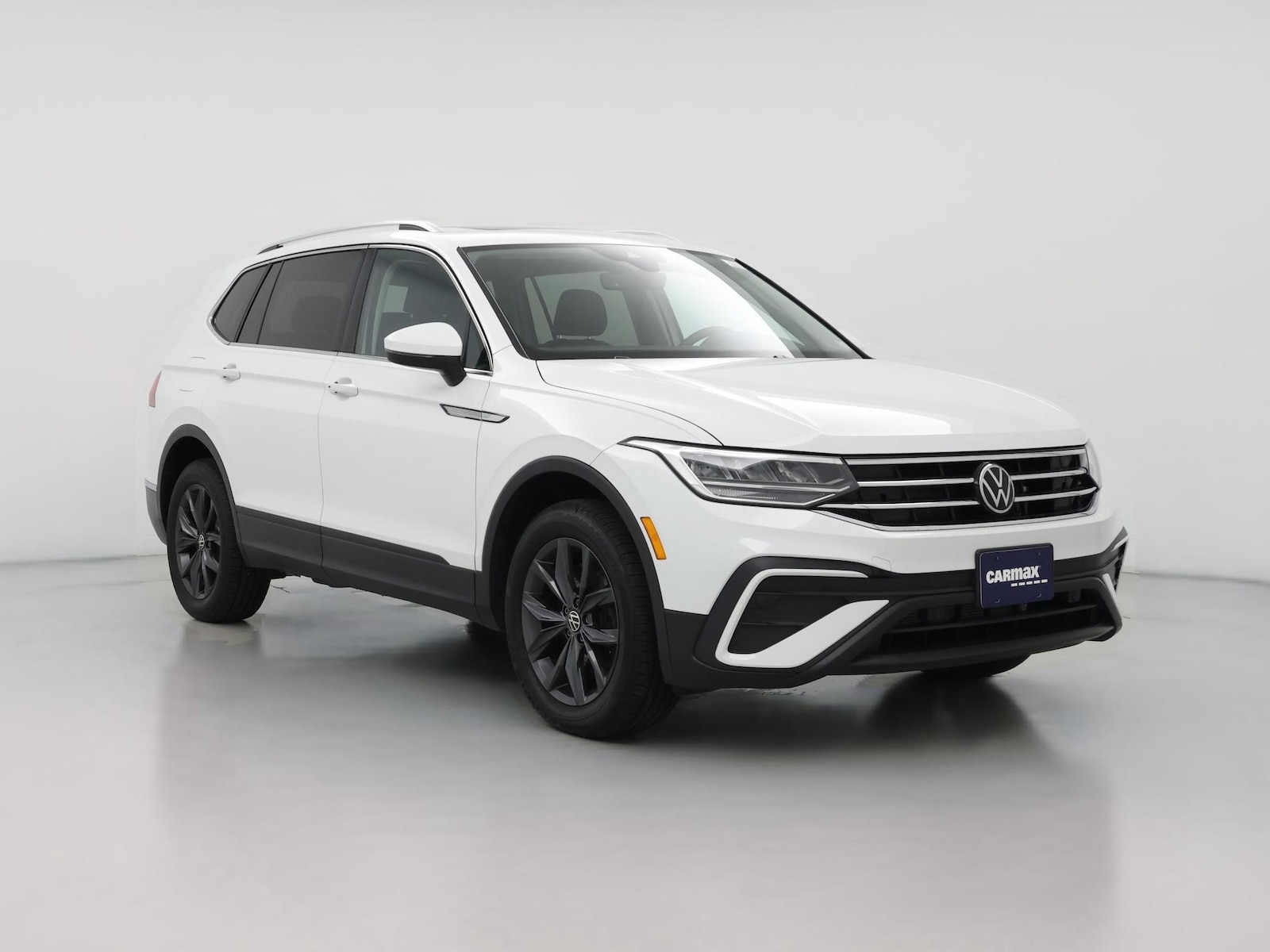 Image 1 of 2022 Volkswagen Tiguan SE