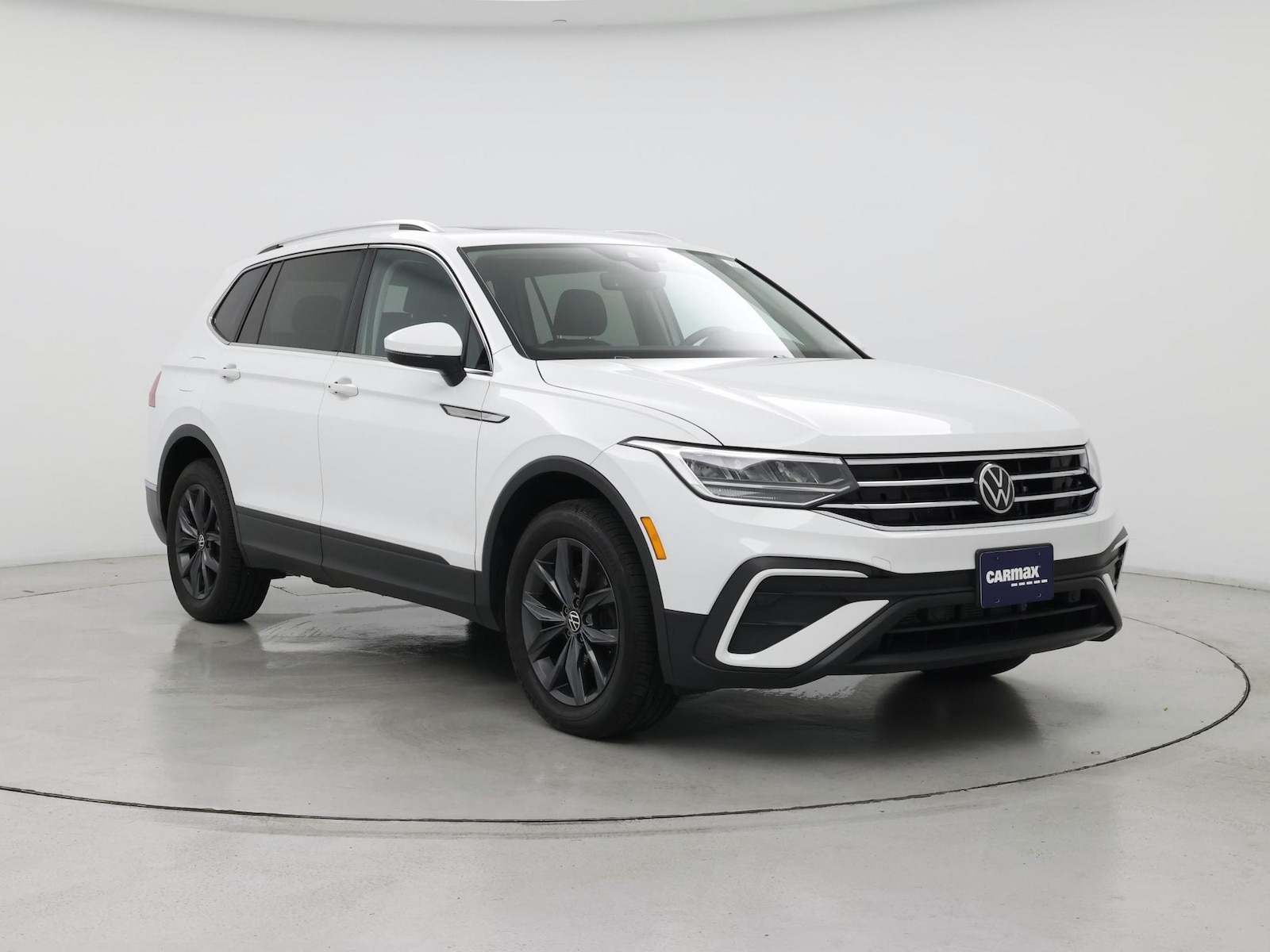 Image 2 of 2022 Volkswagen Tiguan SE