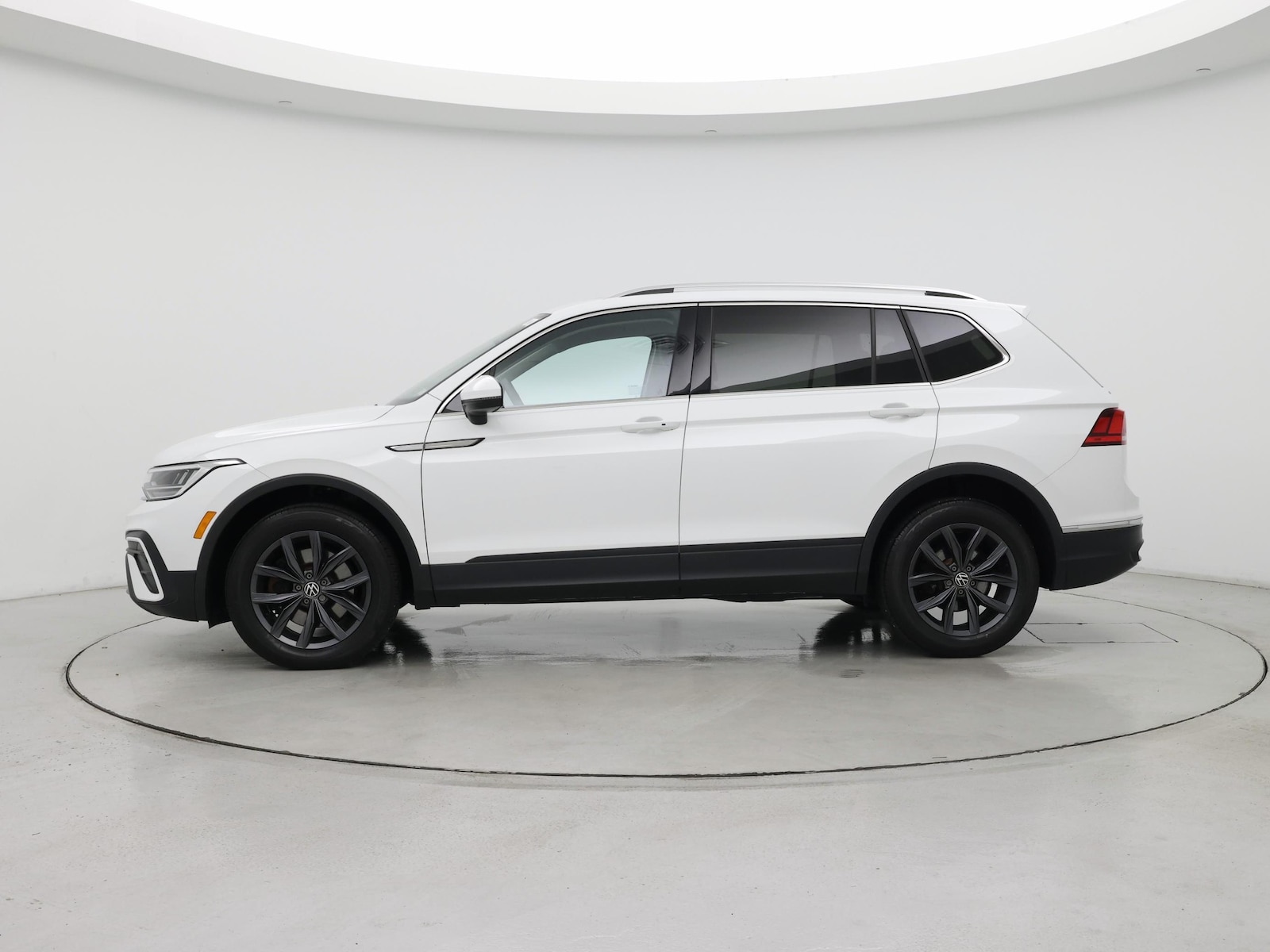 Image 4 of 2022 Volkswagen Tiguan SE