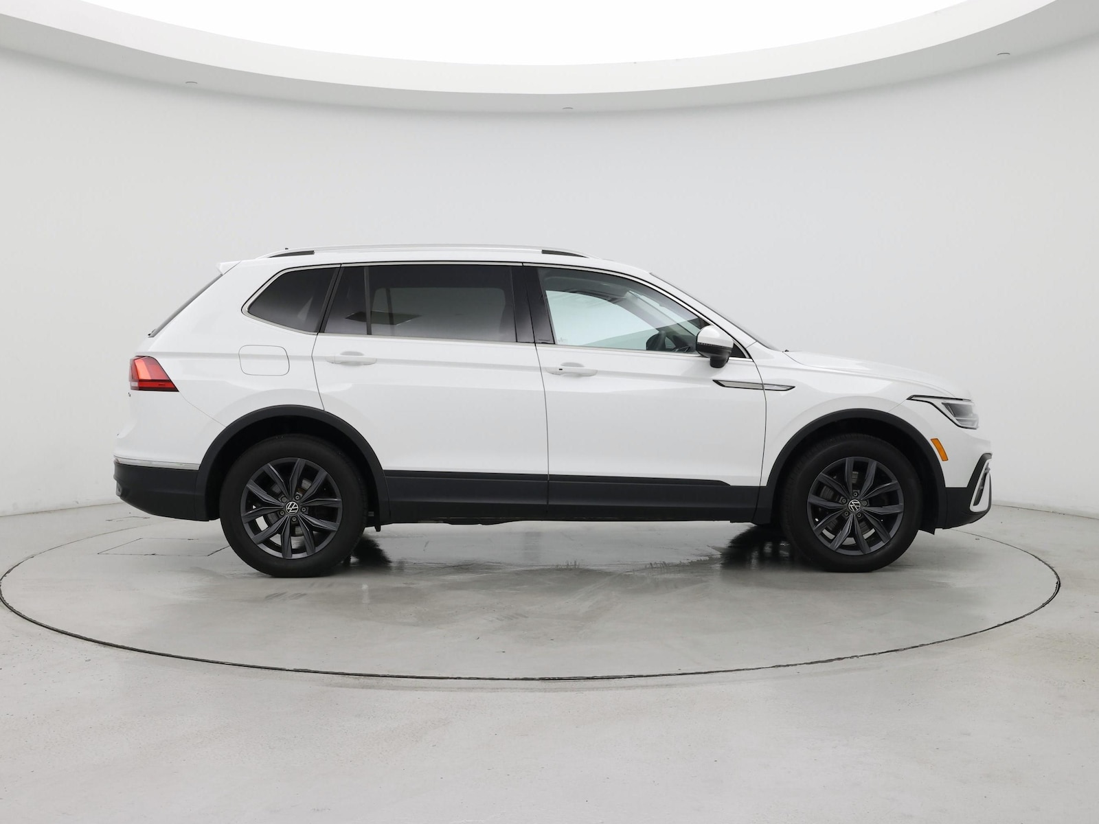 Image 8 of 2022 Volkswagen Tiguan SE