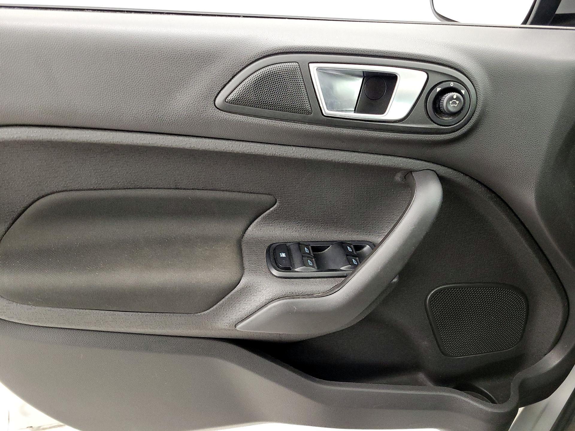 Thumbnail: 2015 Ford Fiesta - 12