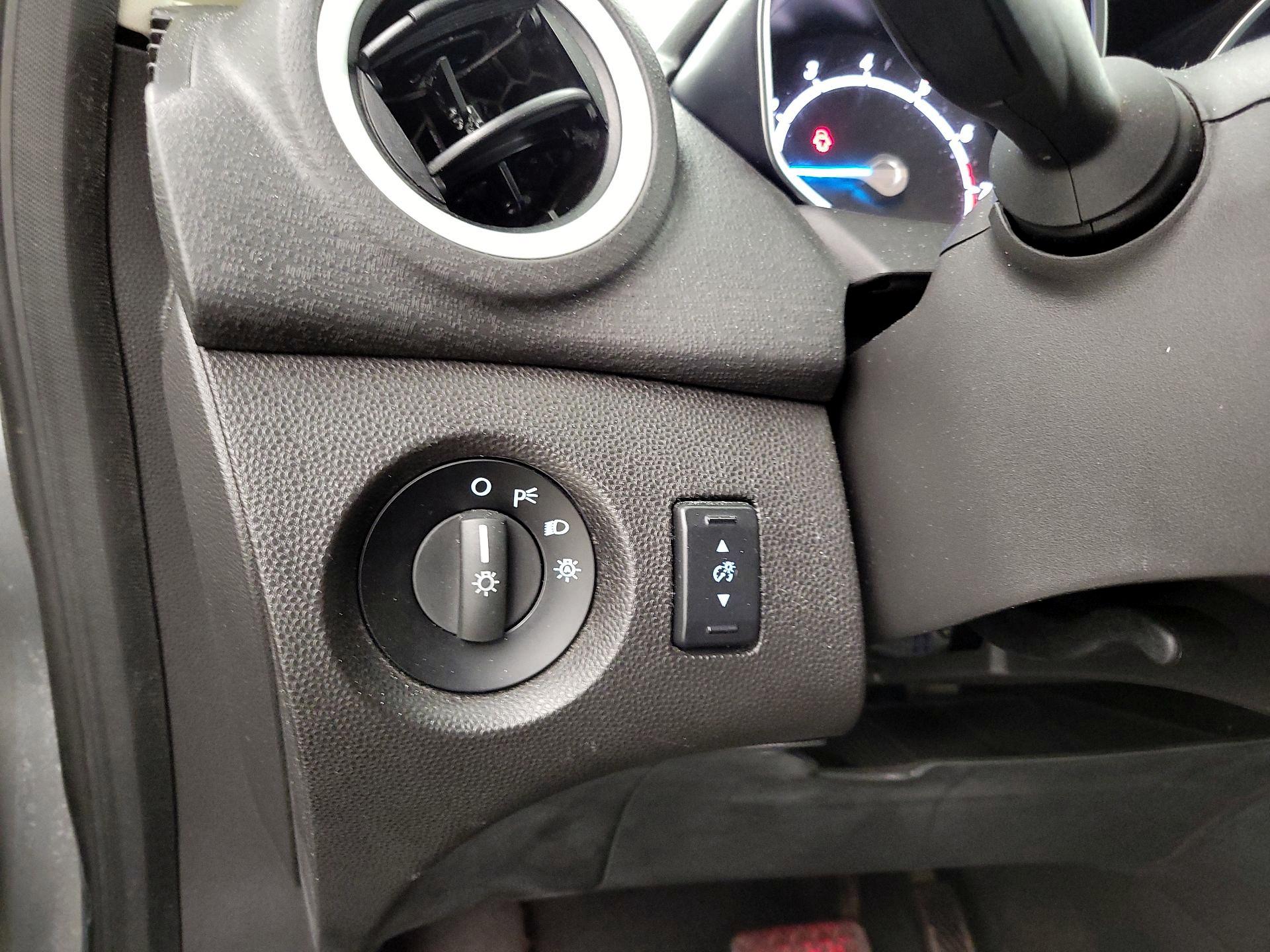 Thumbnail: 2015 Ford Fiesta - 13