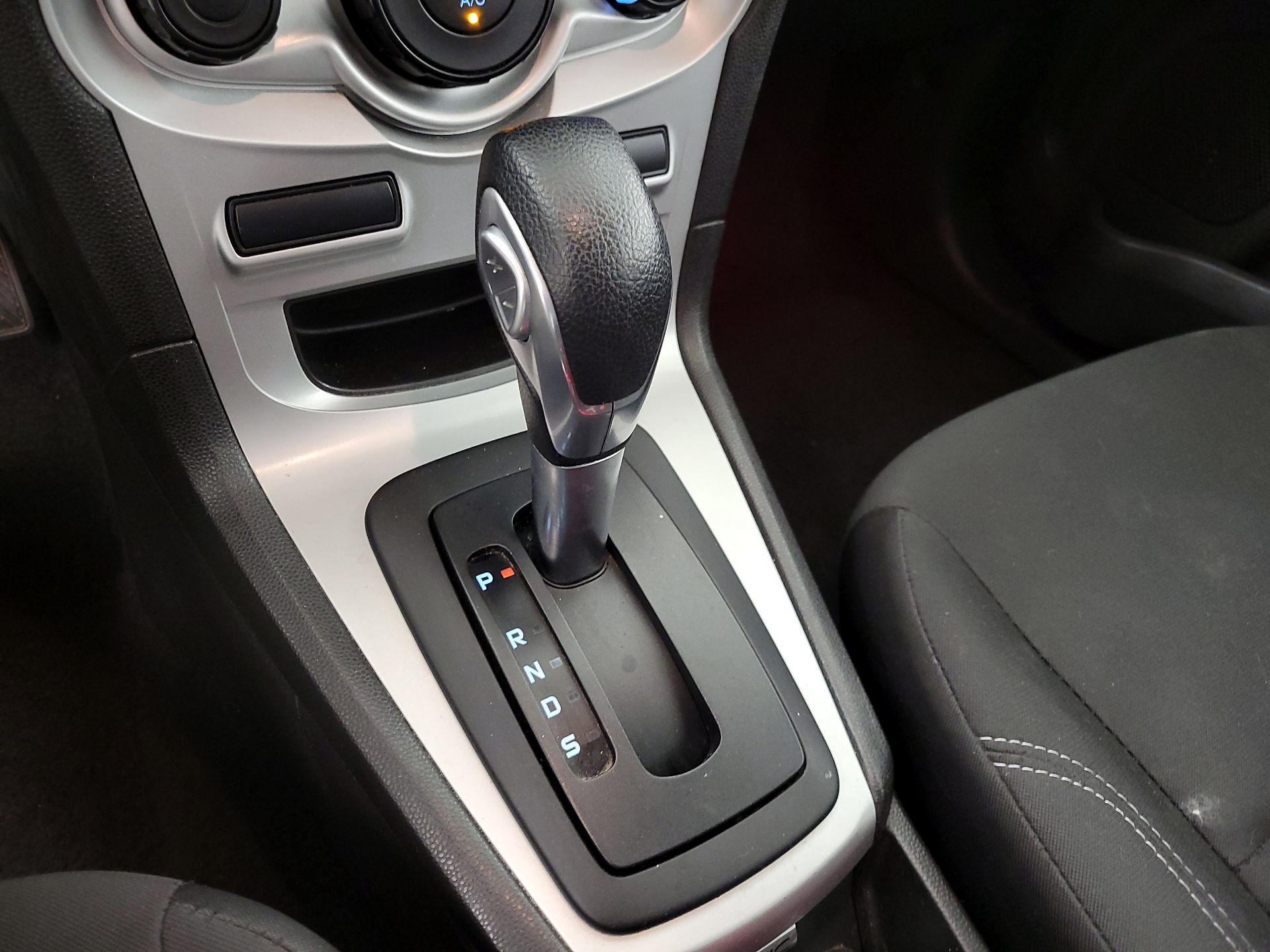 Thumbnail: 2015 Ford Fiesta - 16