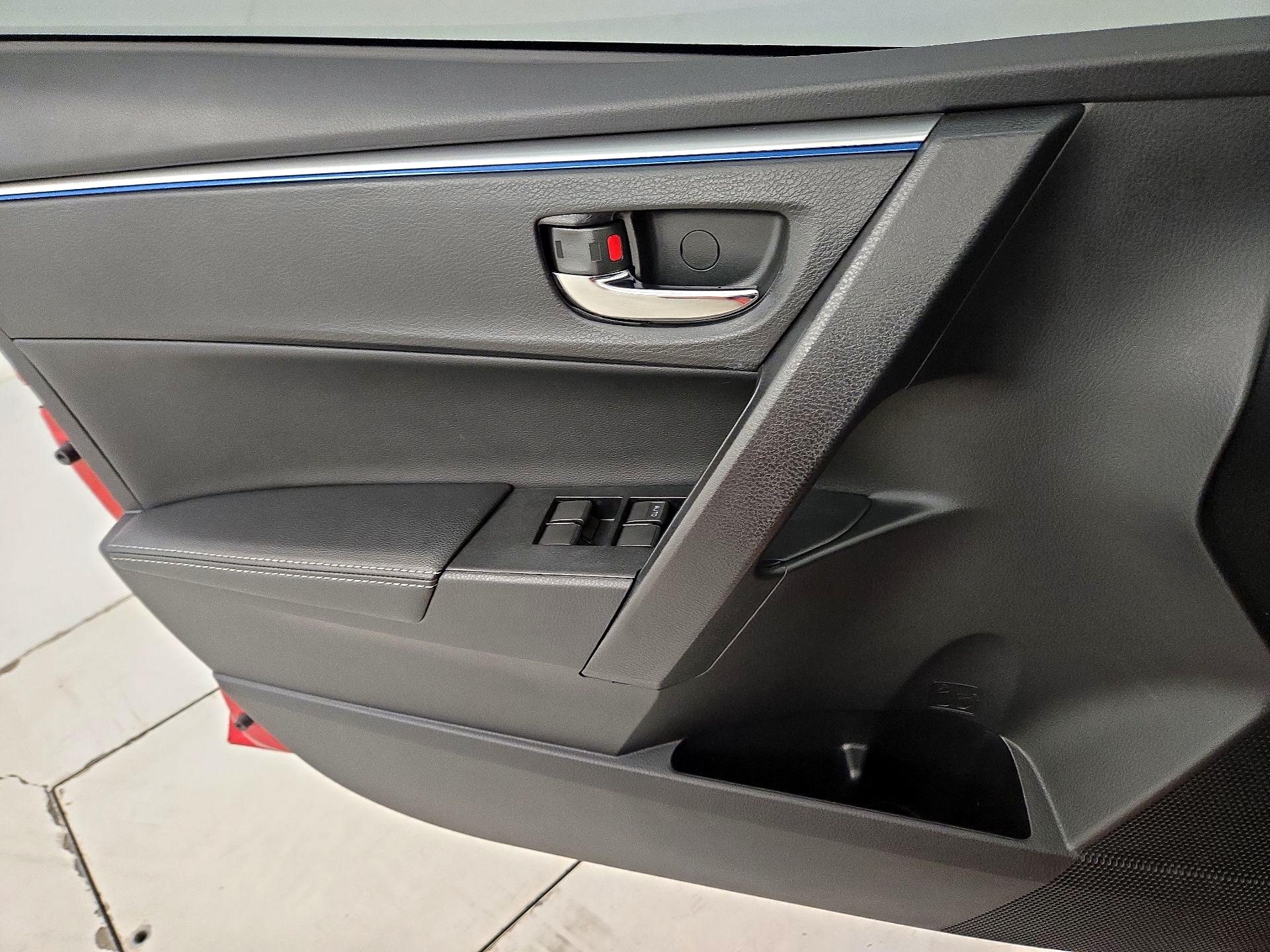 Thumbnail: 2015 Toyota Corolla - 12