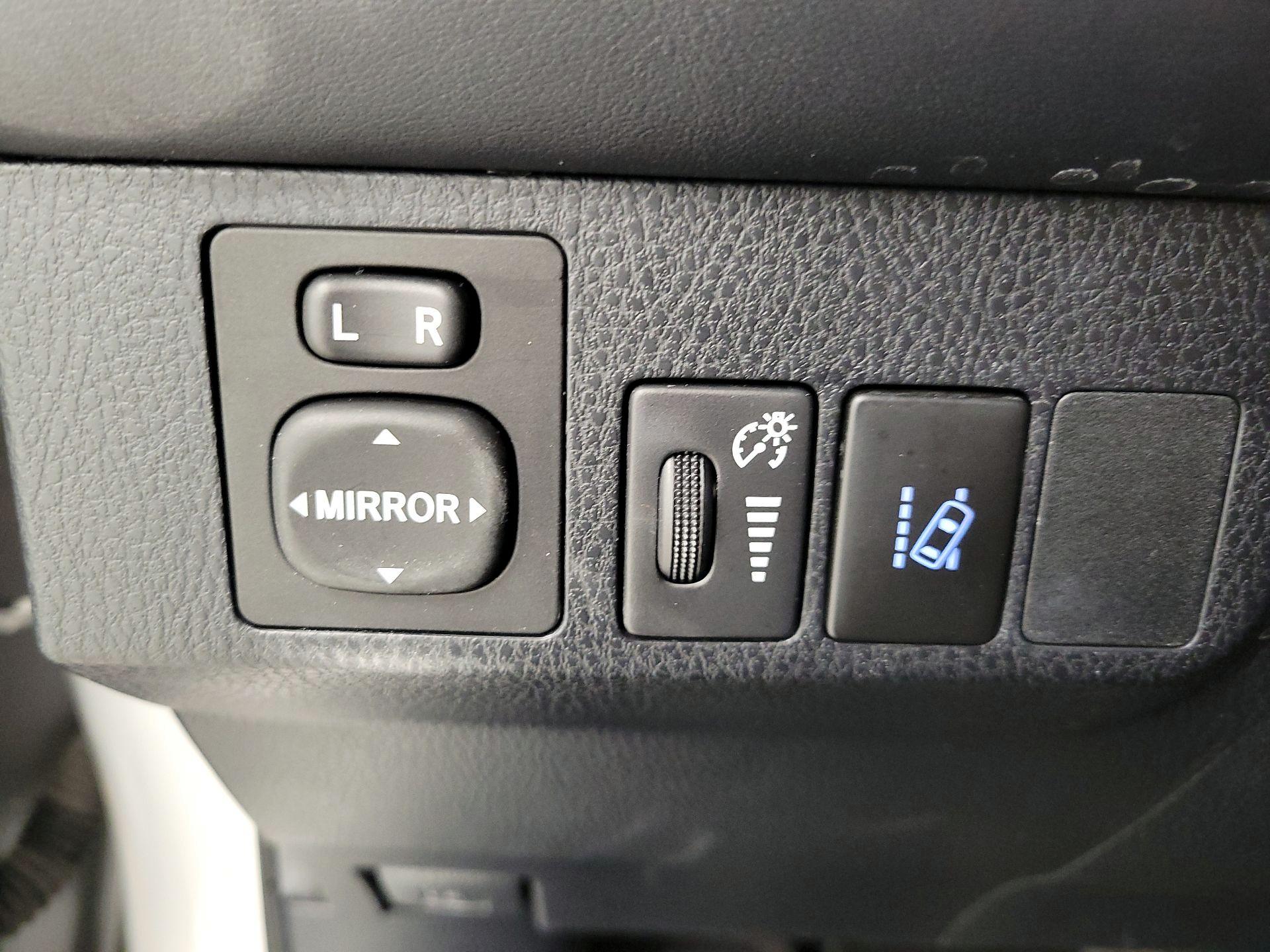 Thumbnail: 2018 Toyota RAV4 - 13