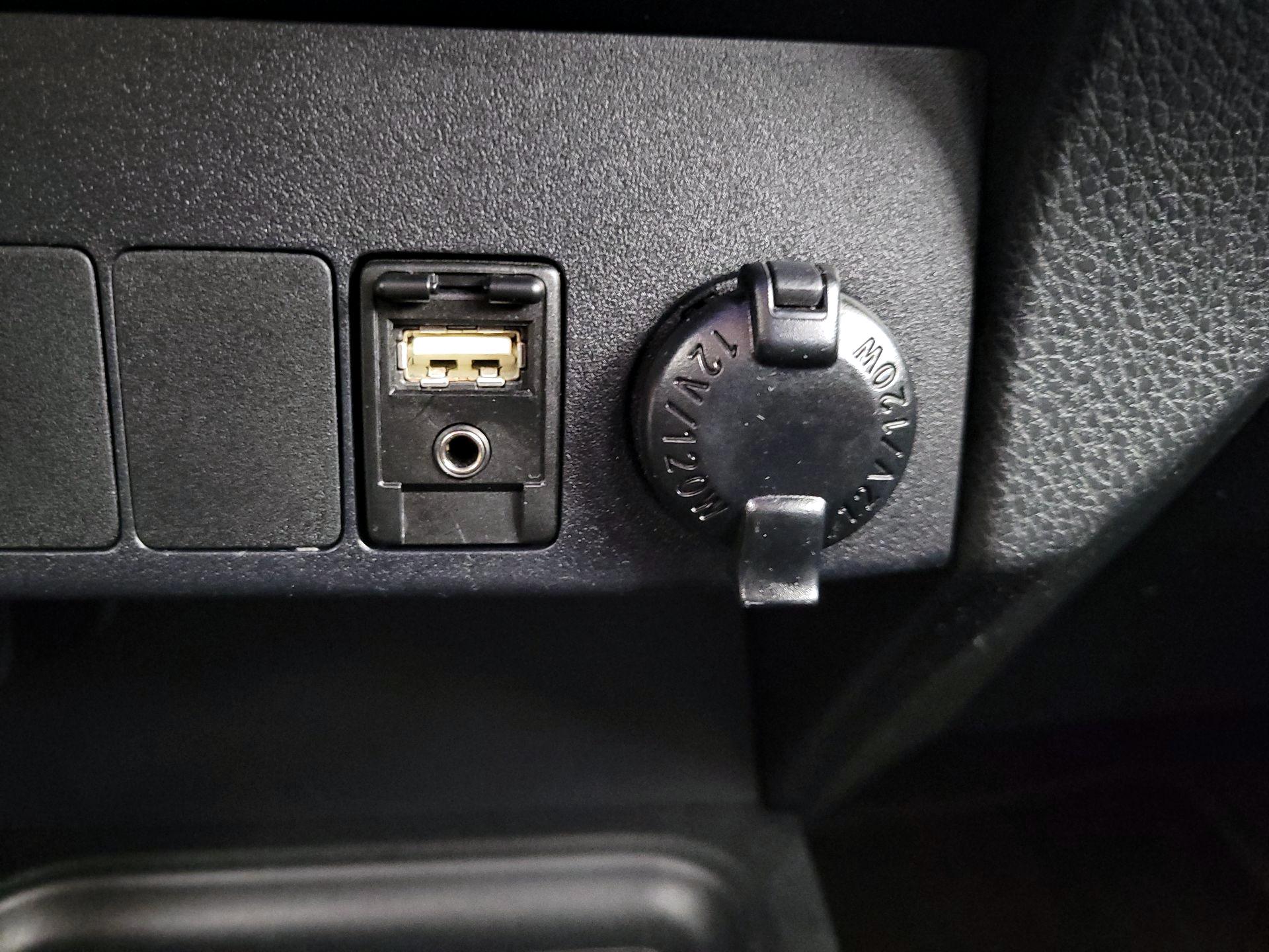 Thumbnail: 2018 Toyota RAV4 - 18