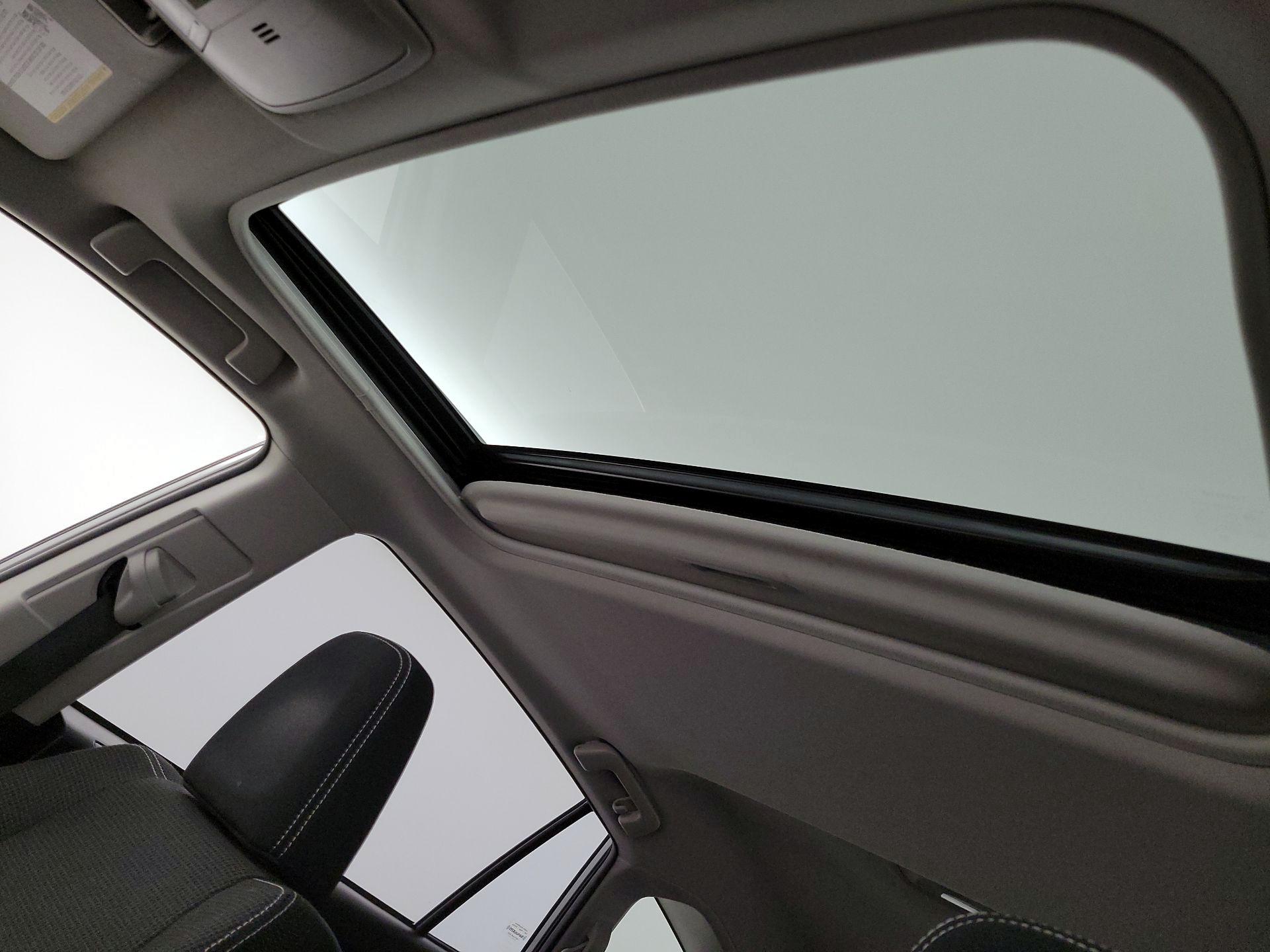Thumbnail: 2018 Toyota RAV4 - 19
