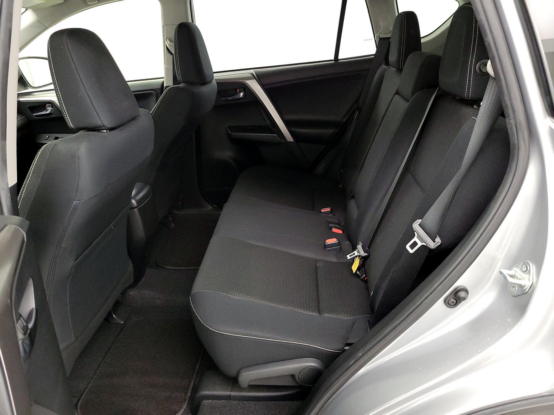 Thumbnail: 2018 Toyota RAV4 - 20