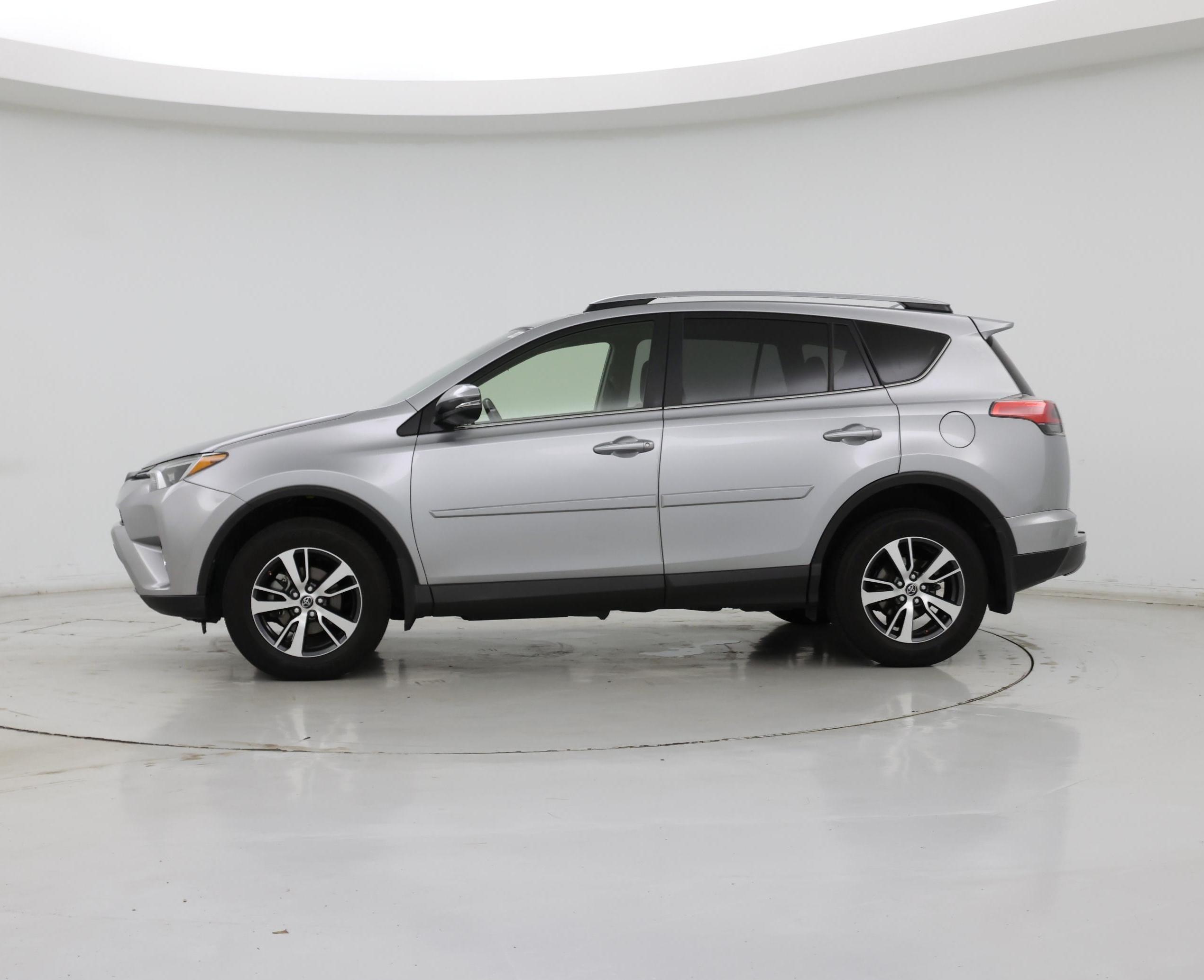 Thumbnail: 2018 Toyota RAV4 - 3
