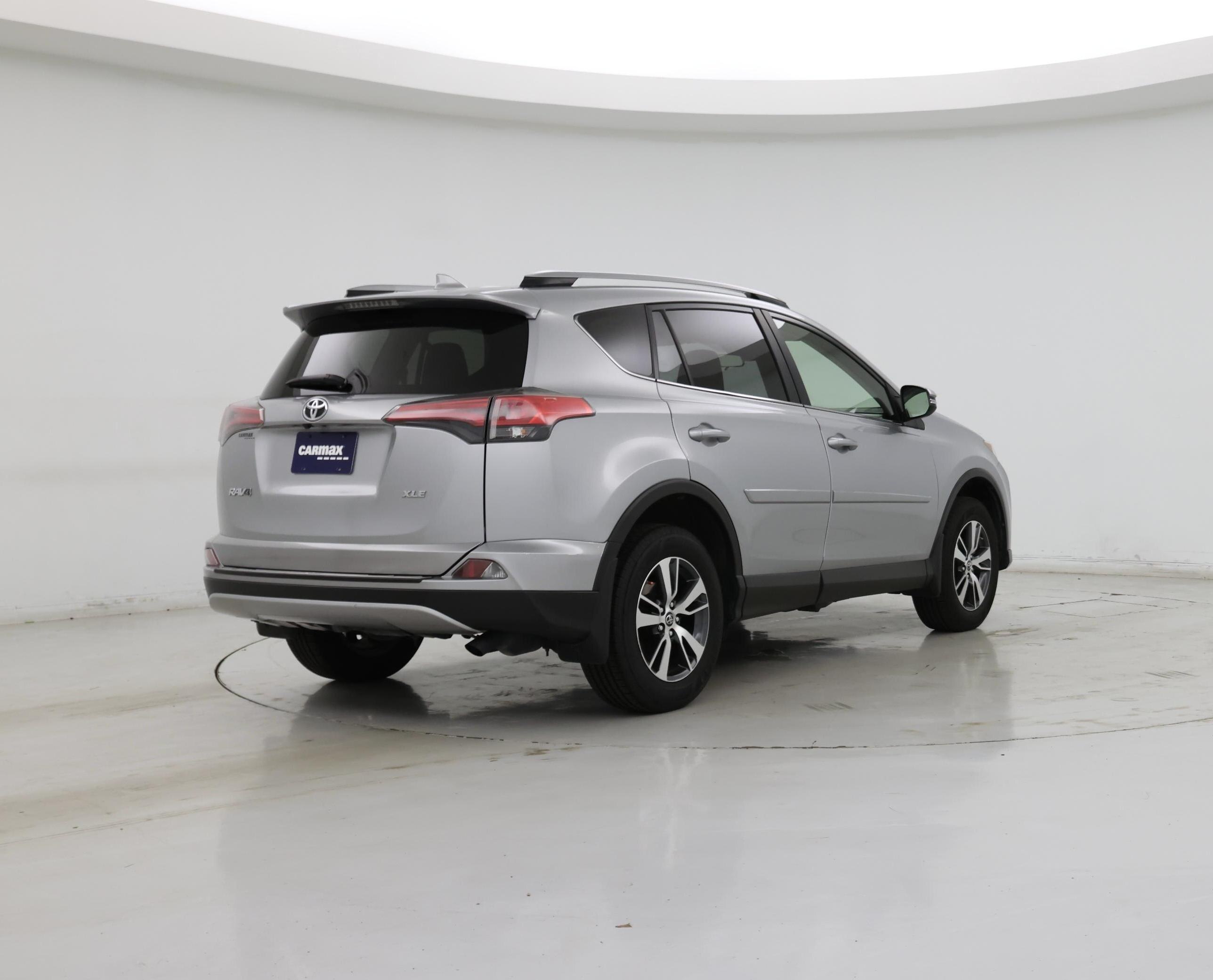 Thumbnail: 2018 Toyota RAV4 - 8