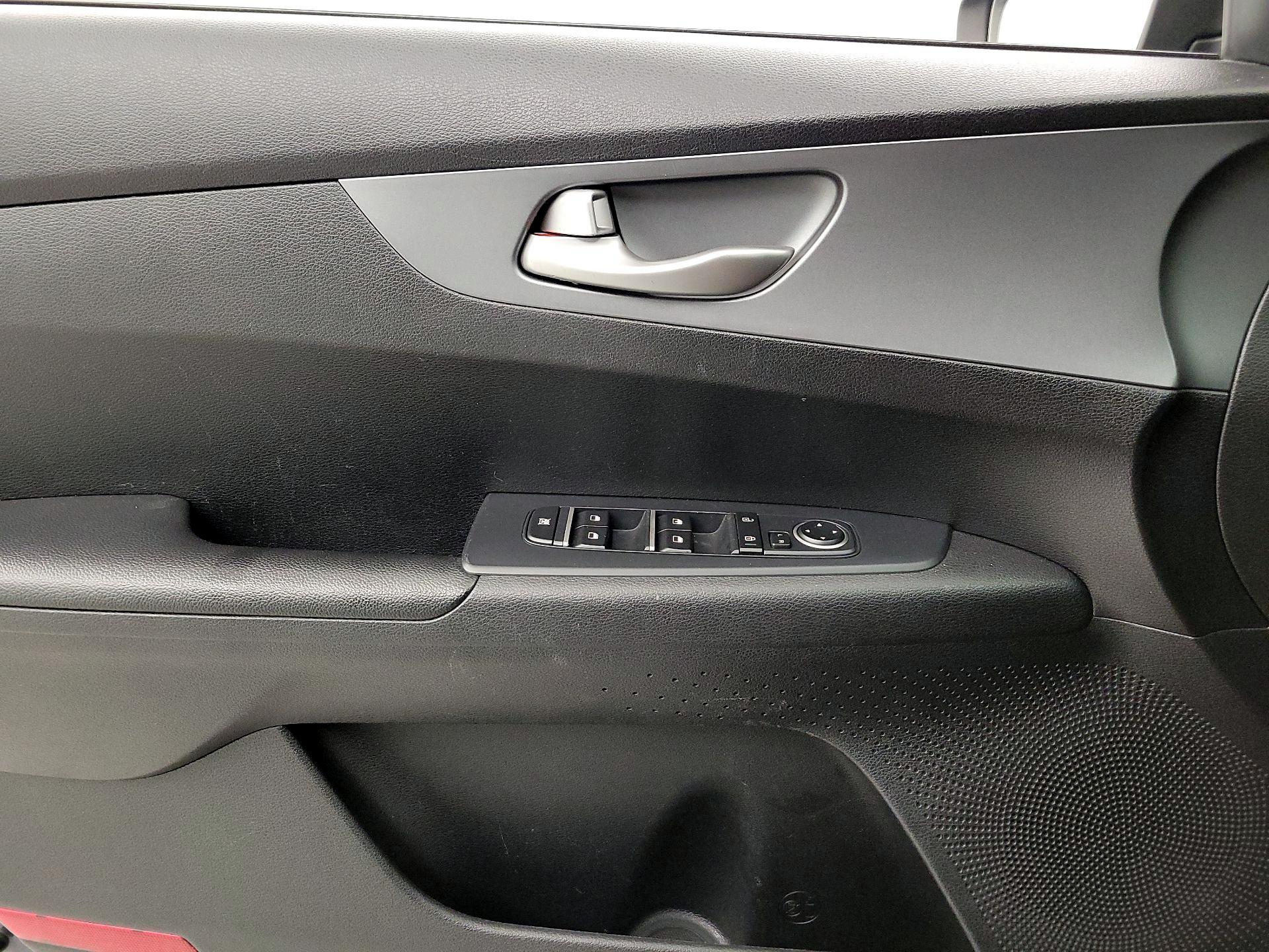 Thumbnail: 2020 Kia Forte - 12