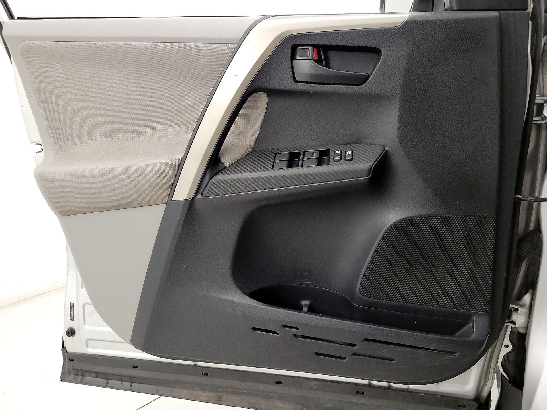 Thumbnail: 2013 Toyota RAV4 - 12