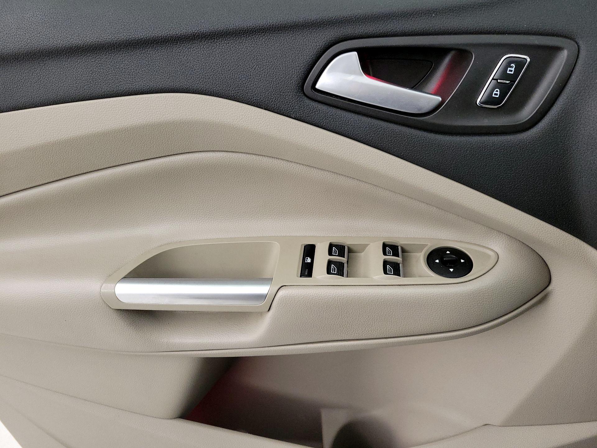 Thumbnail: 2016 Ford C-Max - 12
