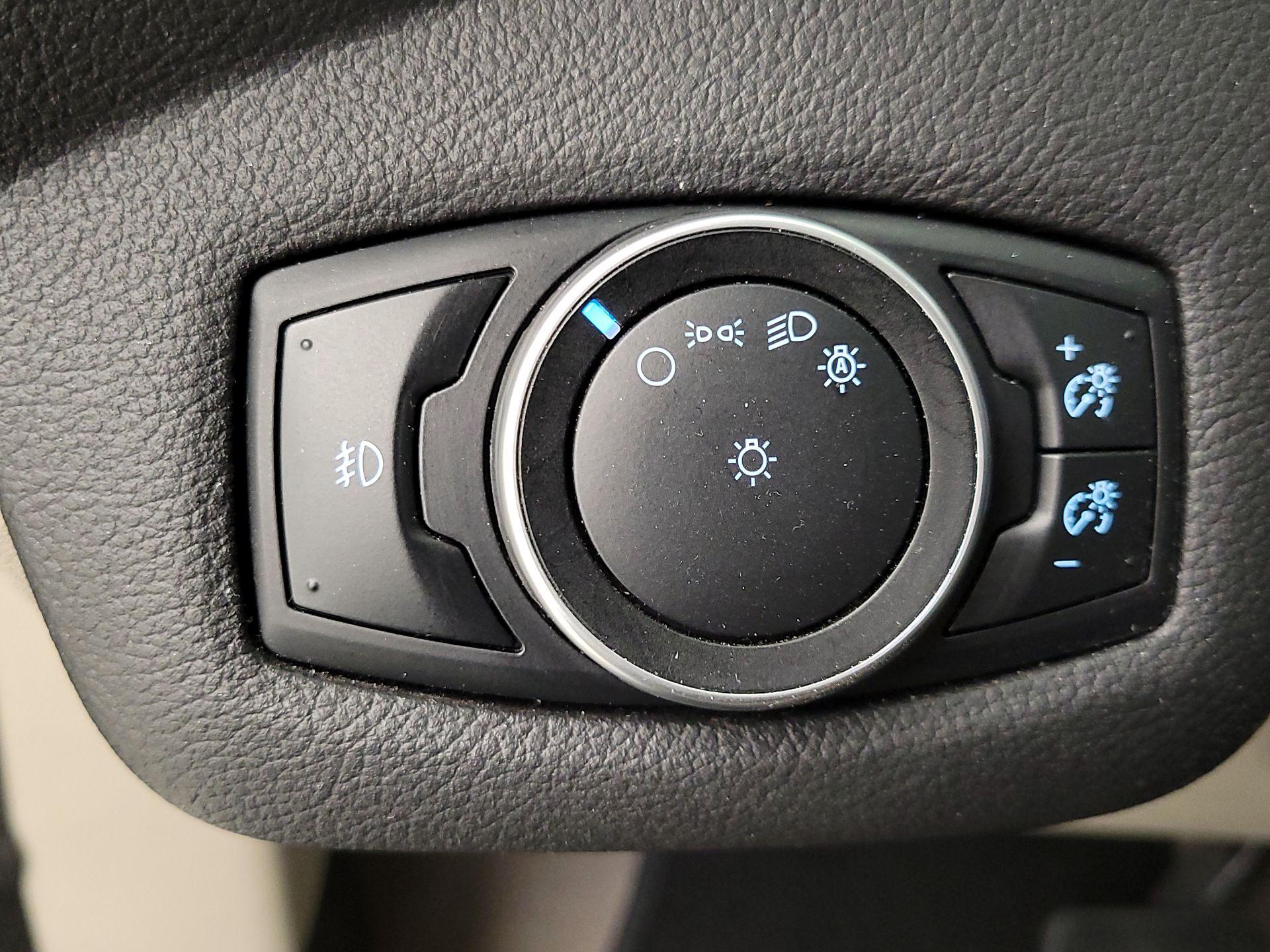 Thumbnail: 2016 Ford C-Max - 13