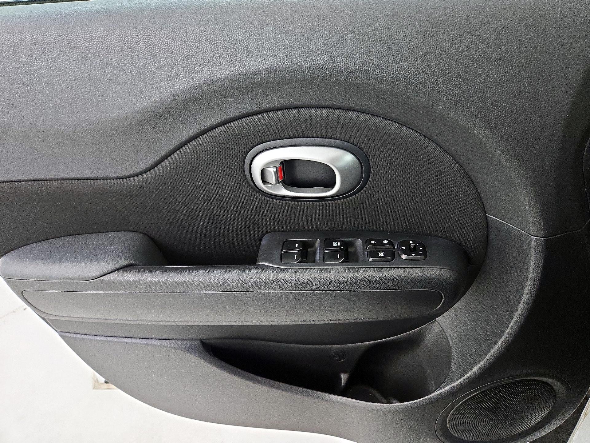 Thumbnail: 2016 Kia Soul - 12