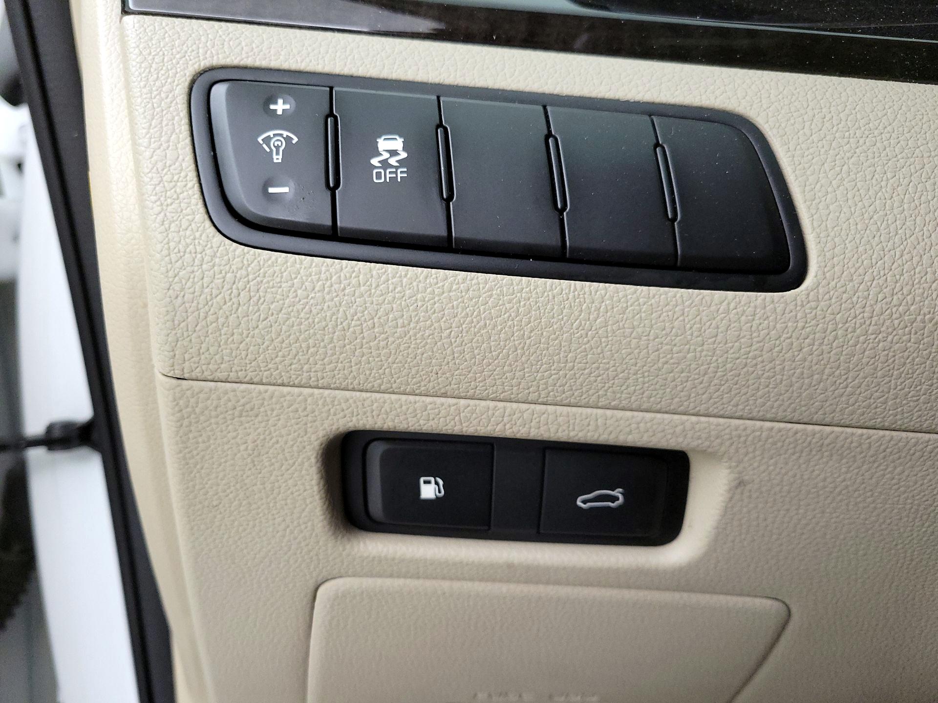 Thumbnail: 2014 Kia Cadenza - 13